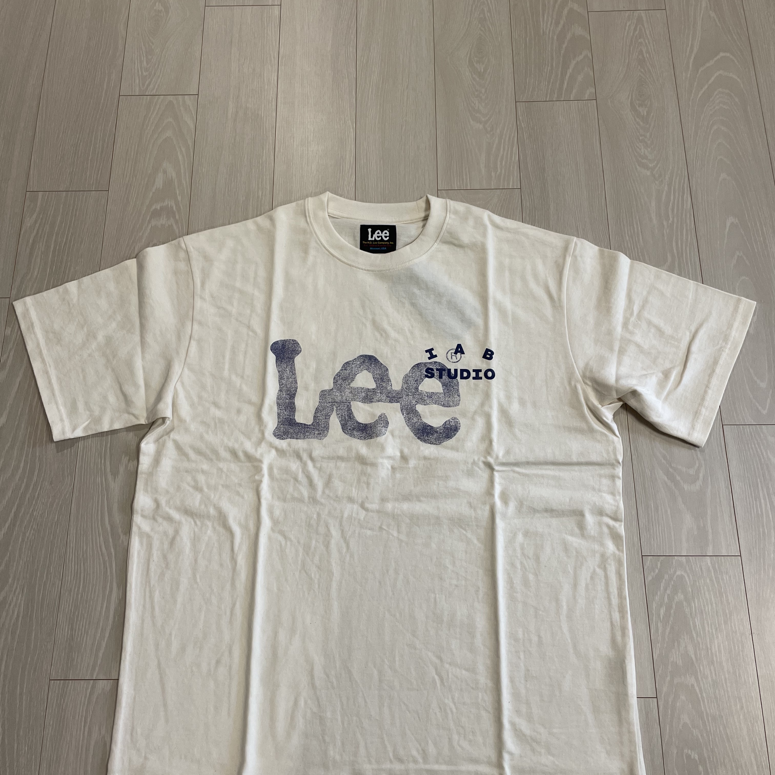 IAB Studio x Lee T-Shirt Oatmeal Ivory 착용 스타일 - 1