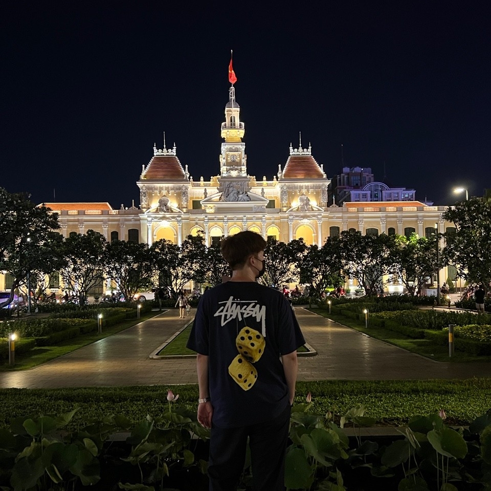 Stussy Fuzzy Dice T-Shirt Navy 착용 스타일