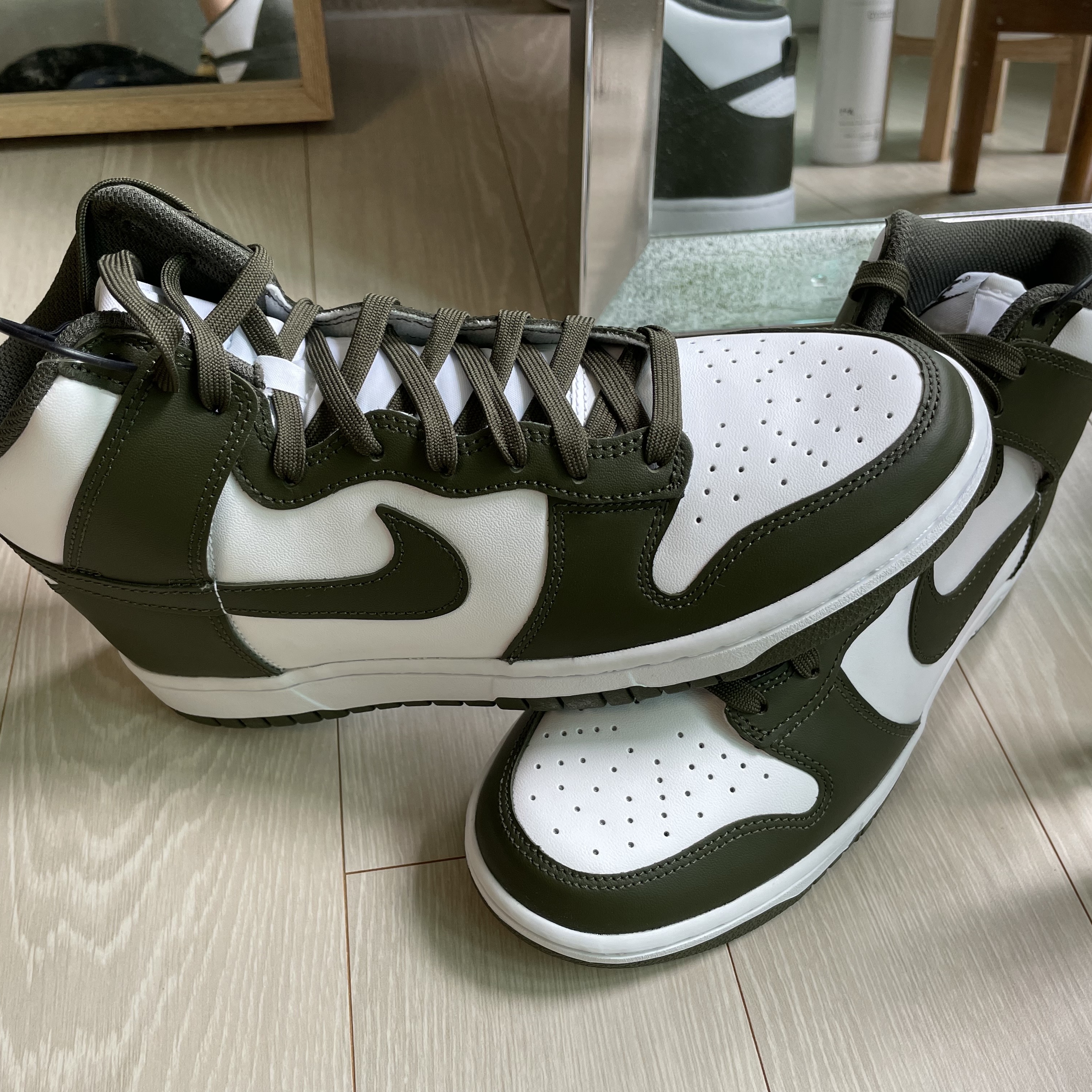 Nike Dunk High Retro Championship Khaki 착용 스타일 - 2