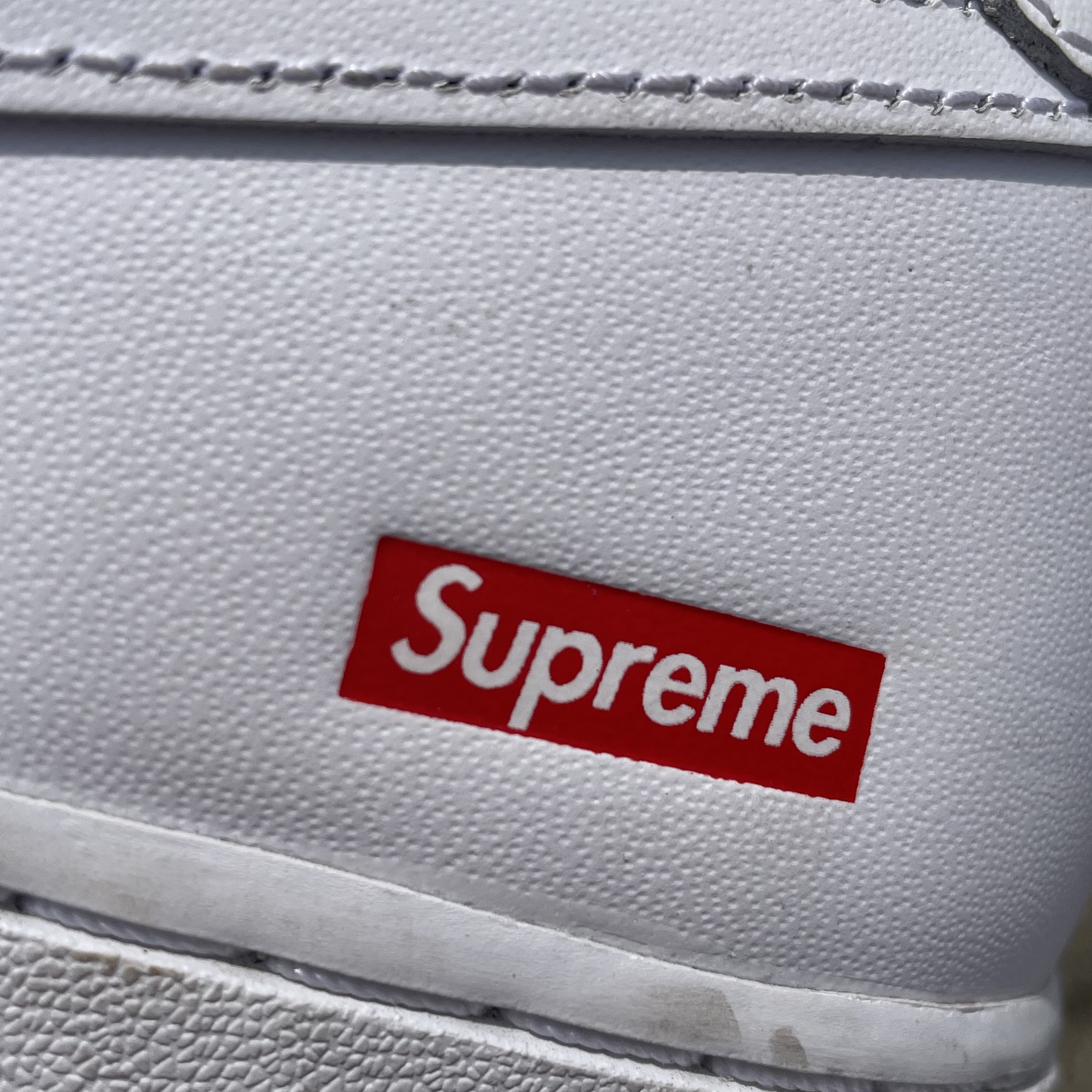 Nike x Supreme Air Force 1 Low White 착용 스타일