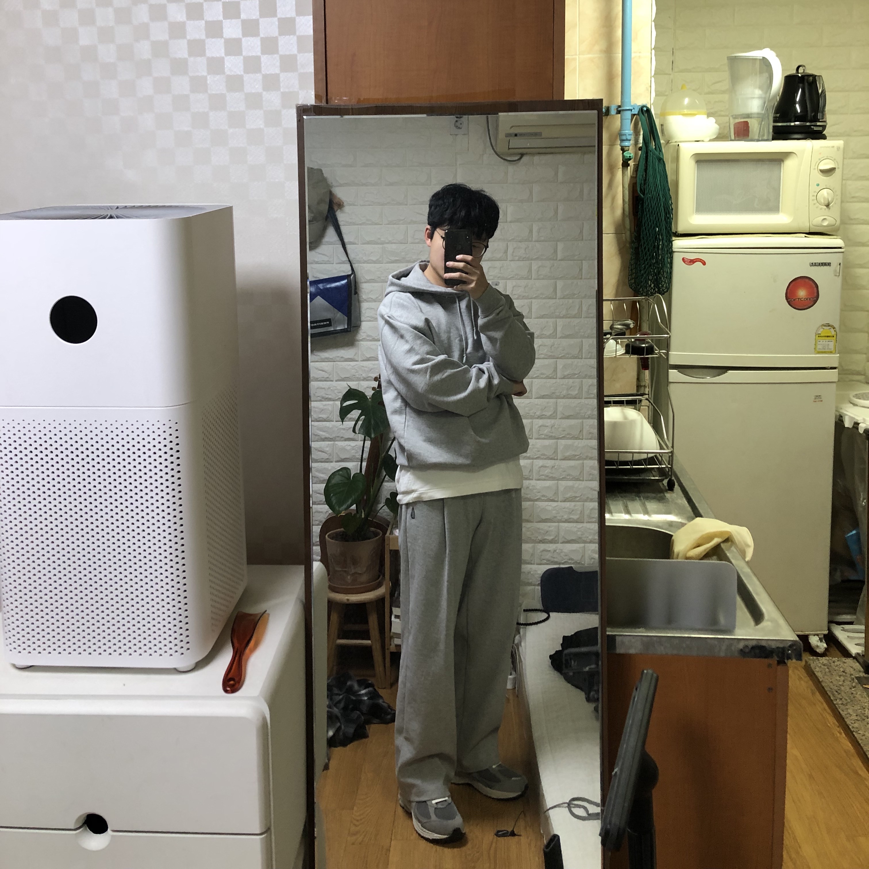 New Balance 2002R Grey 착용 스타일