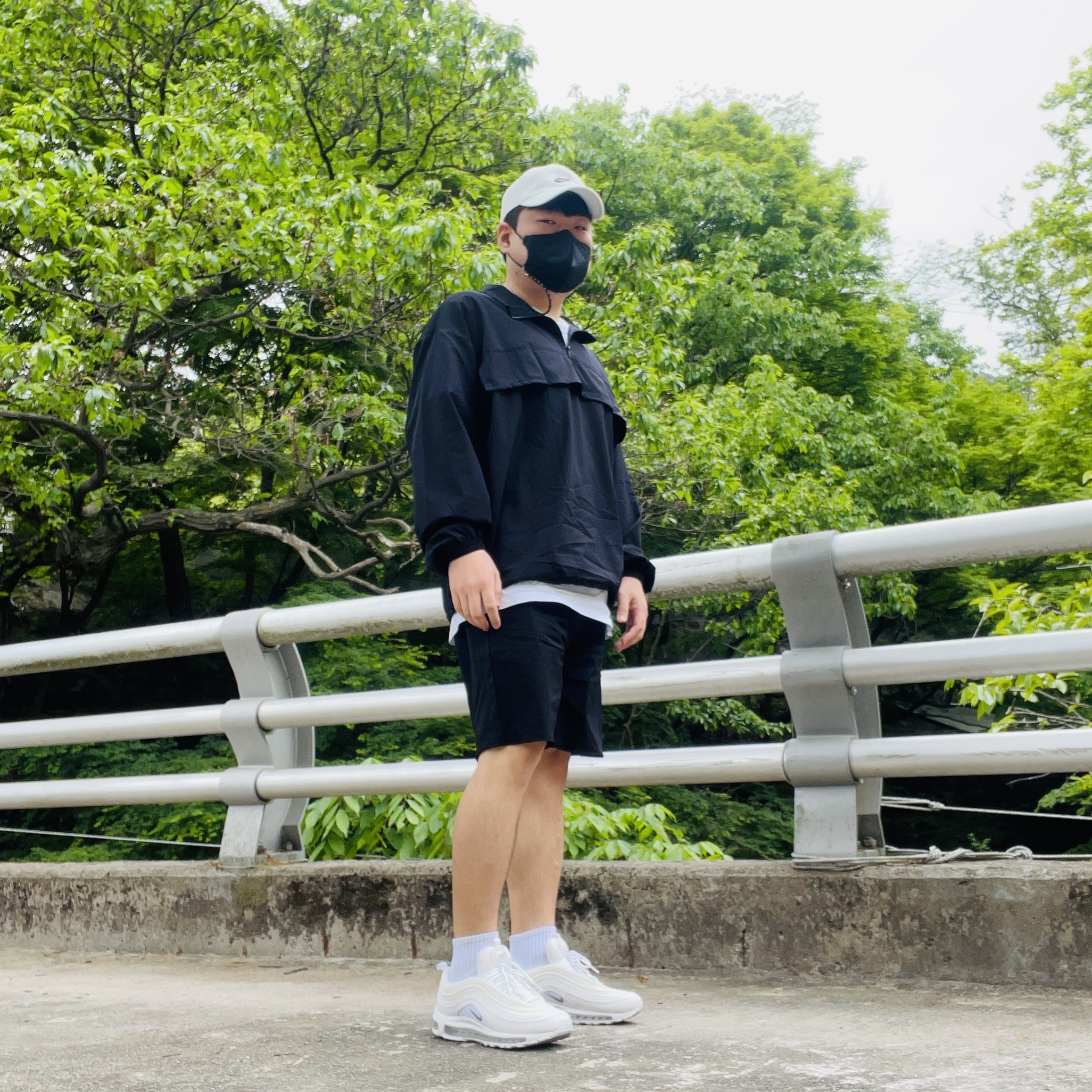Nike Air Max 97 Triple White Wolf Grey 착용 스타일 - 1