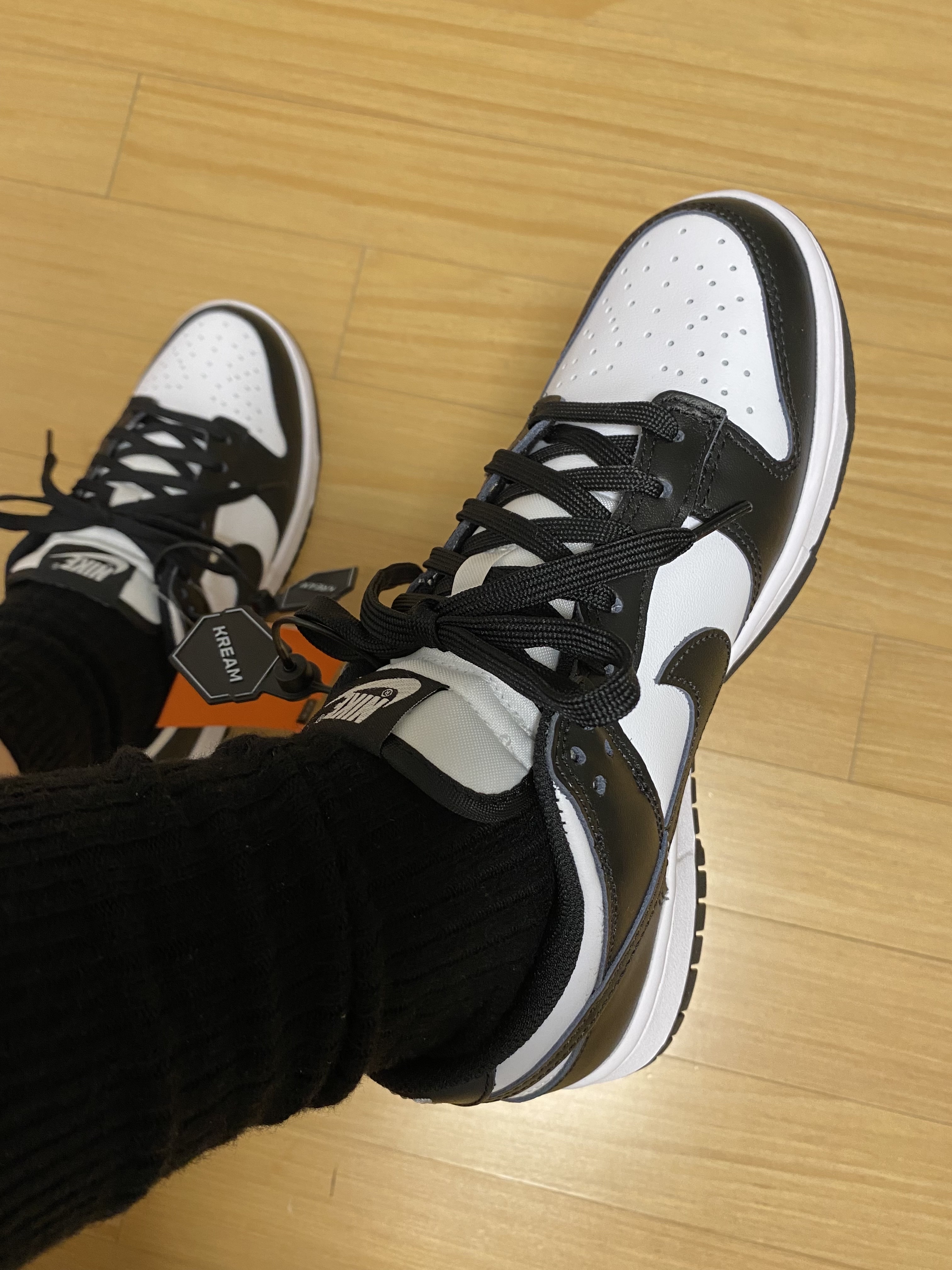 (W) Nike Dunk Low Black 착용 스타일 - 2