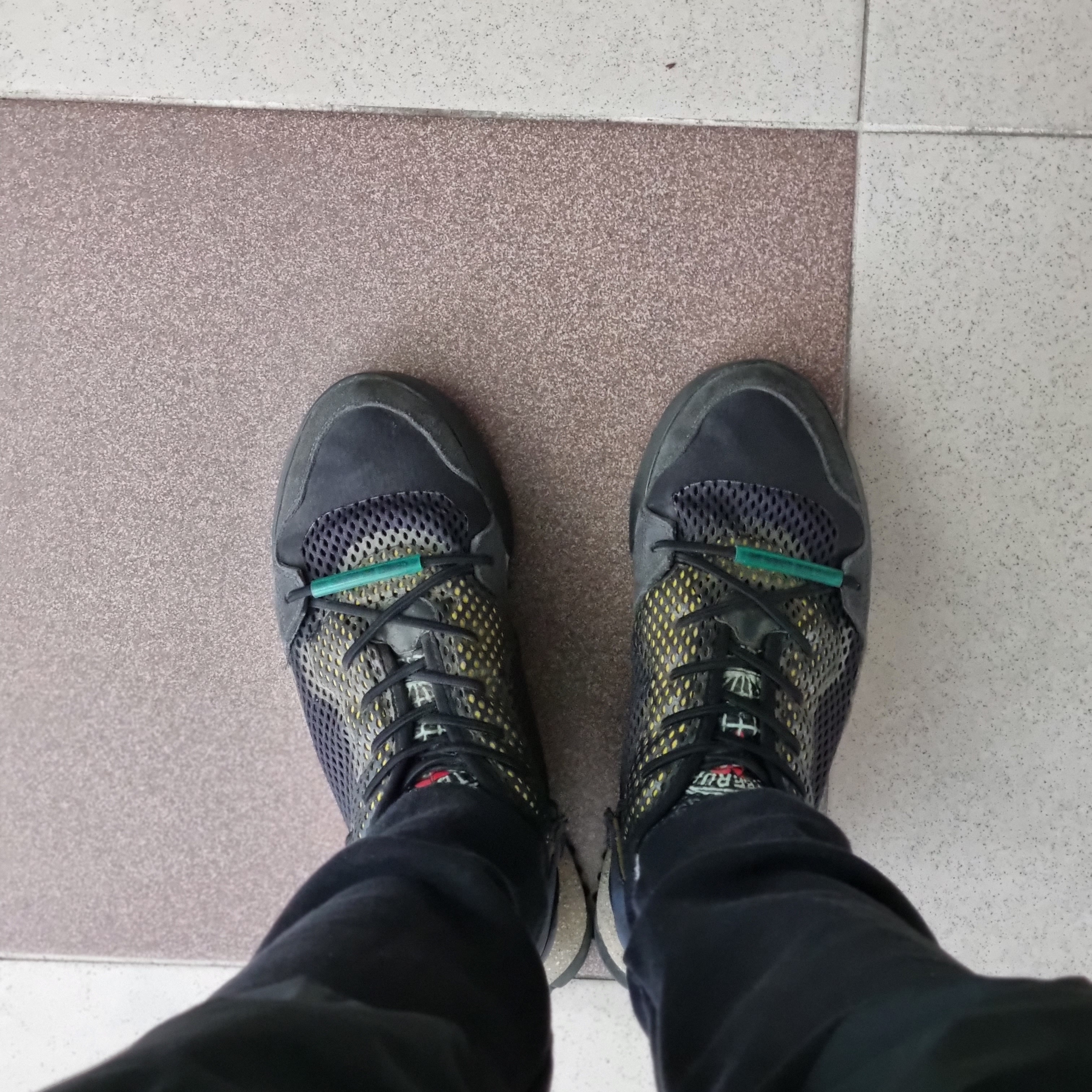 Adidas x Alexander Wang Re-Issue Run Core Black 착용 스타일 - 2