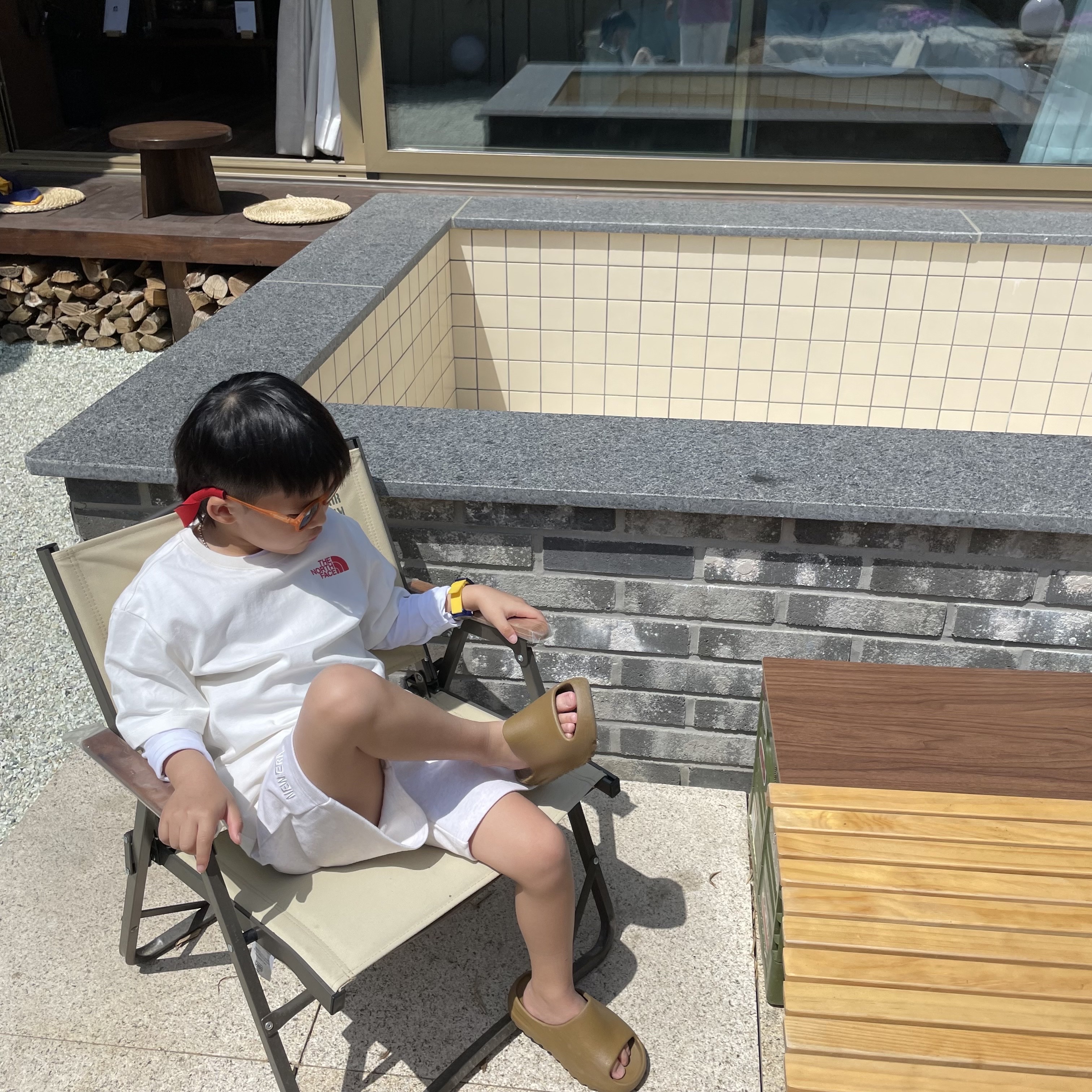 (Kids) Adidas Yeezy Slide Ochre 착용 스타일