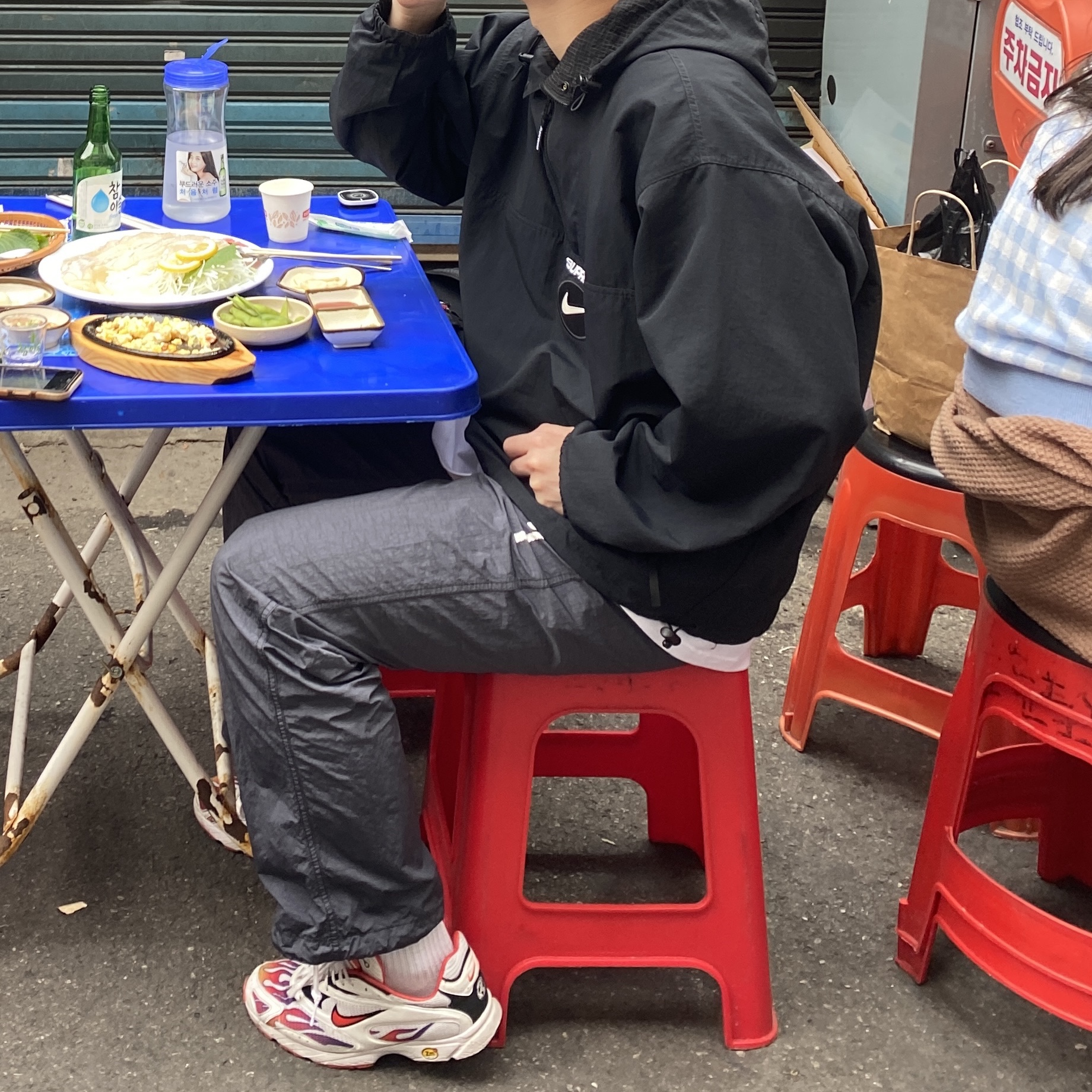 Nike x Supreme Zoom Streak Spectrum Plus White, Nike x Stussy Beach Pants Off Noir 착용 스타일