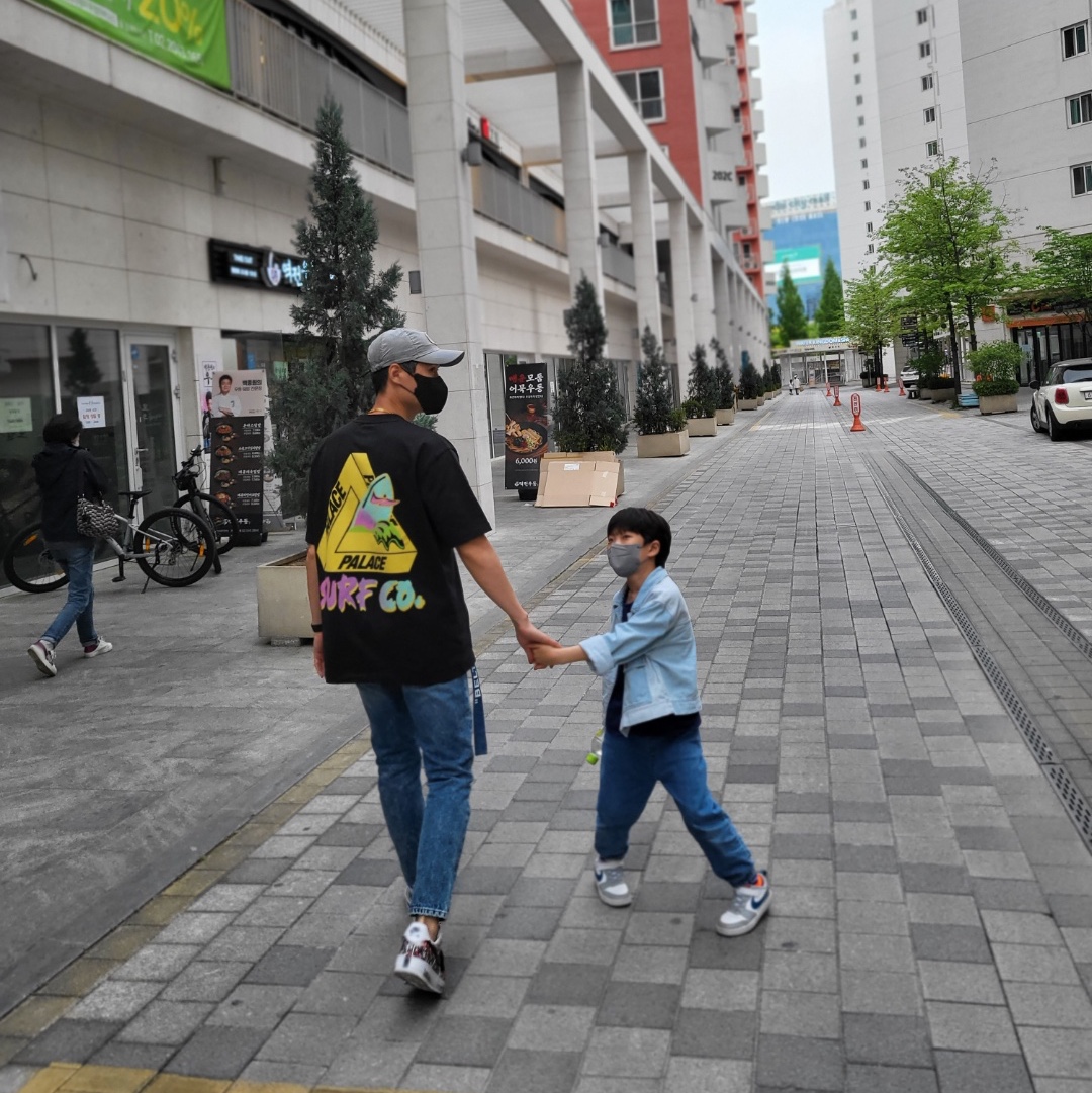 Palace Tri-Surf Co T-Shirt Black - 22SS, Nike x Peaceminusone Air Force 1 Low Para-Noise 2.0 착용 스타일