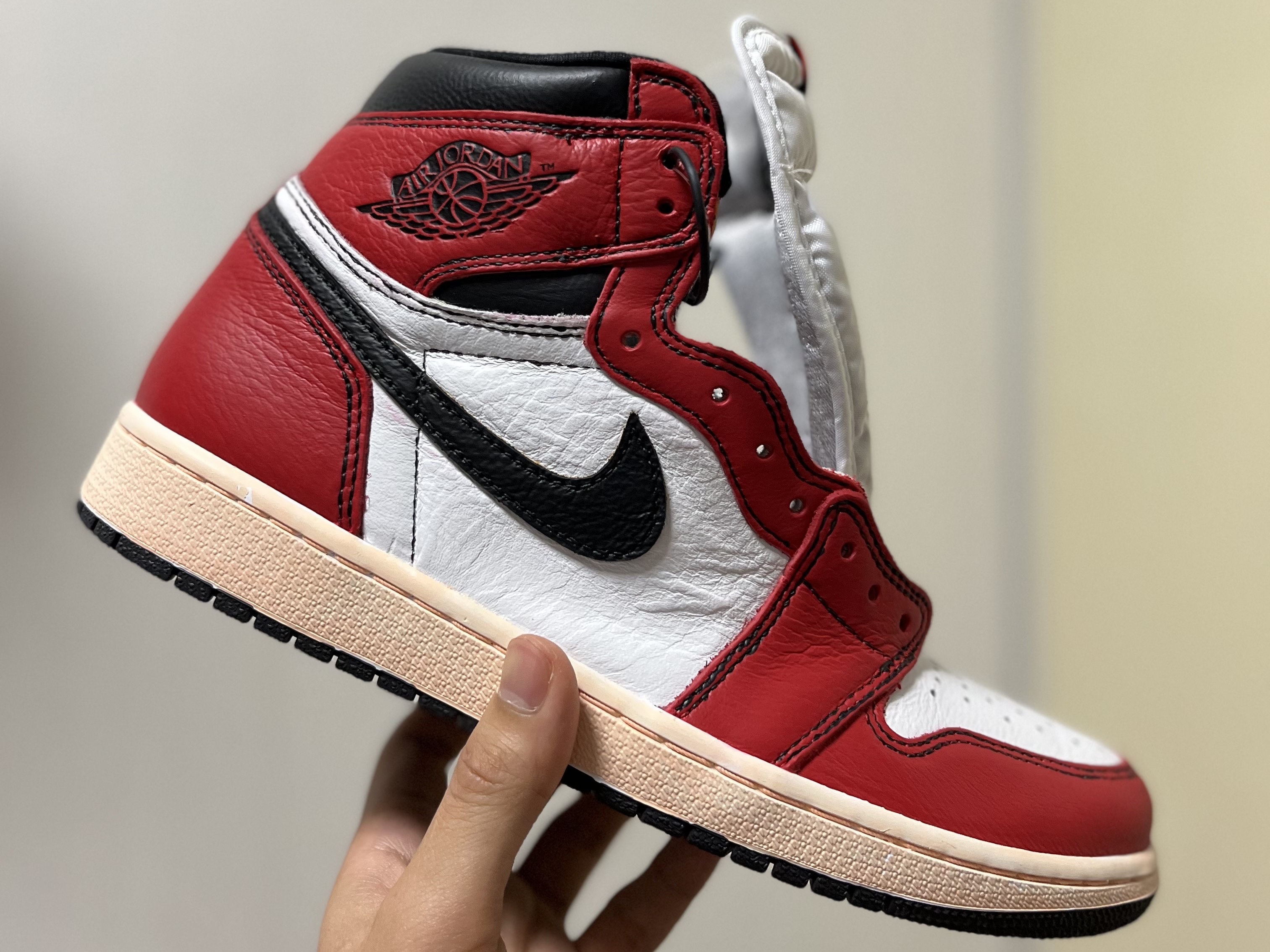Jordan 1 Retro High OG Light Fusion Red 착용 스타일 - 3