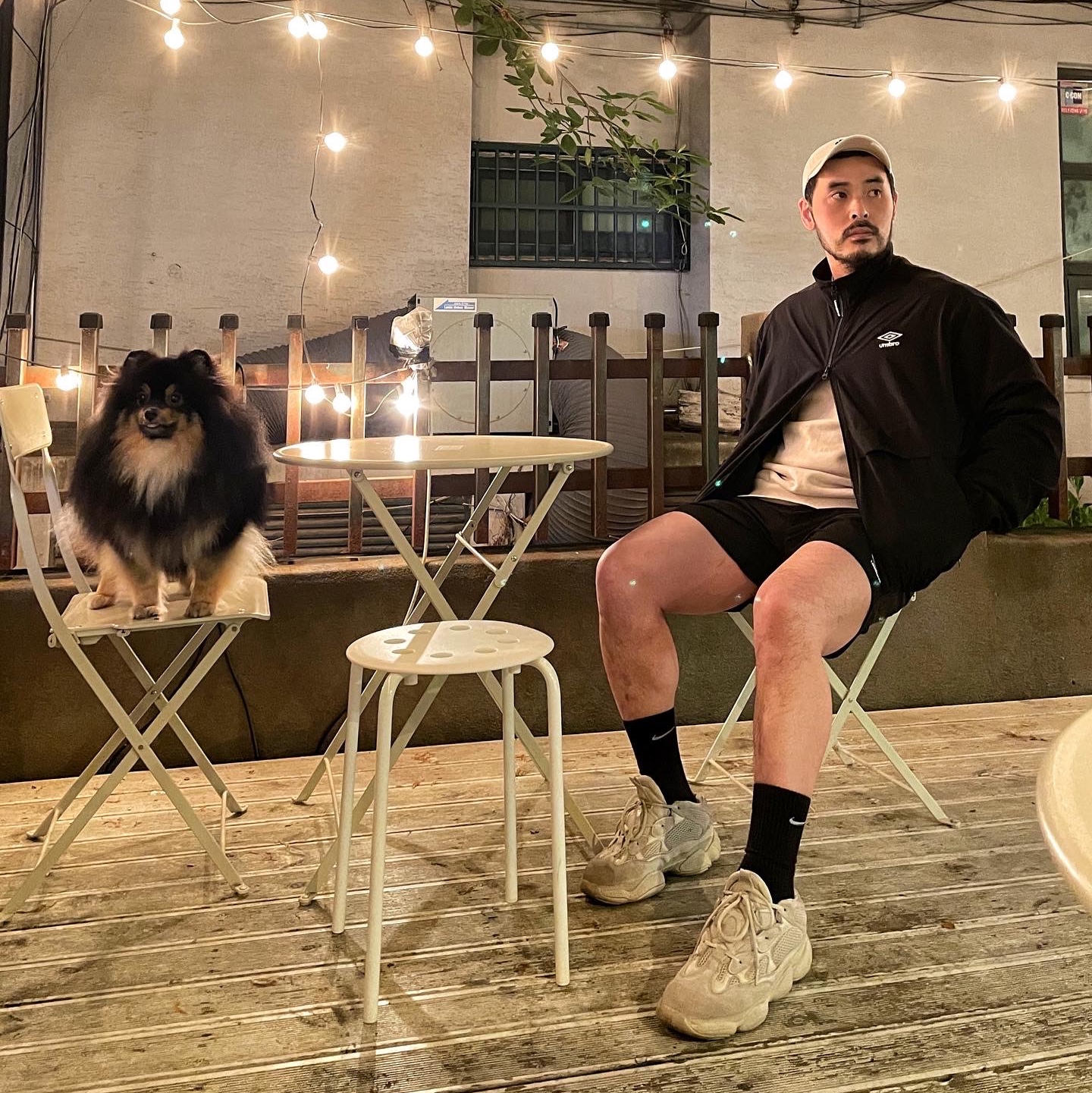 Adidas Yeezy 500 Blush 2018 착용 스타일 - 2