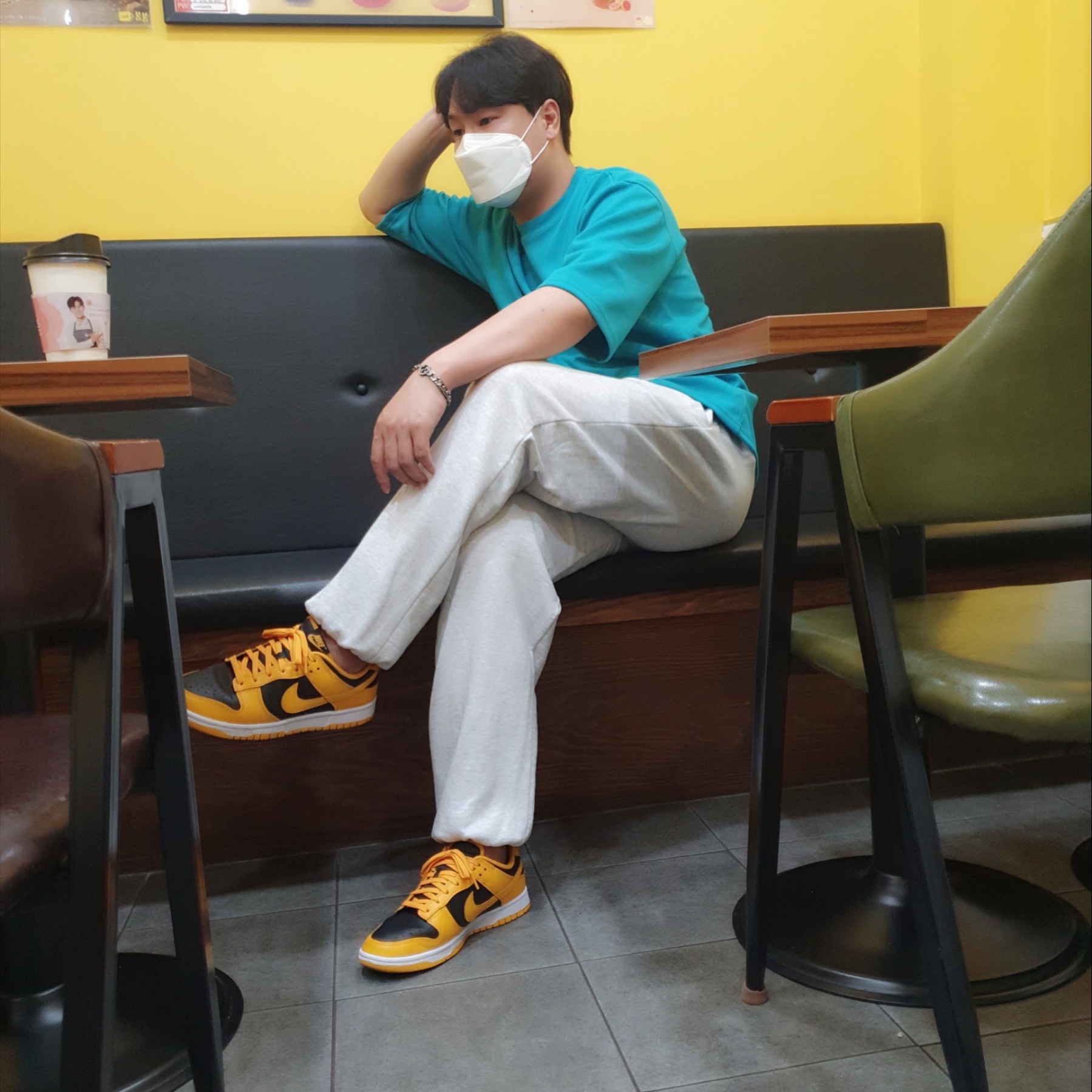 Nike Dunk Low Retro Championship Goldenrod 착용 스타일 - 2