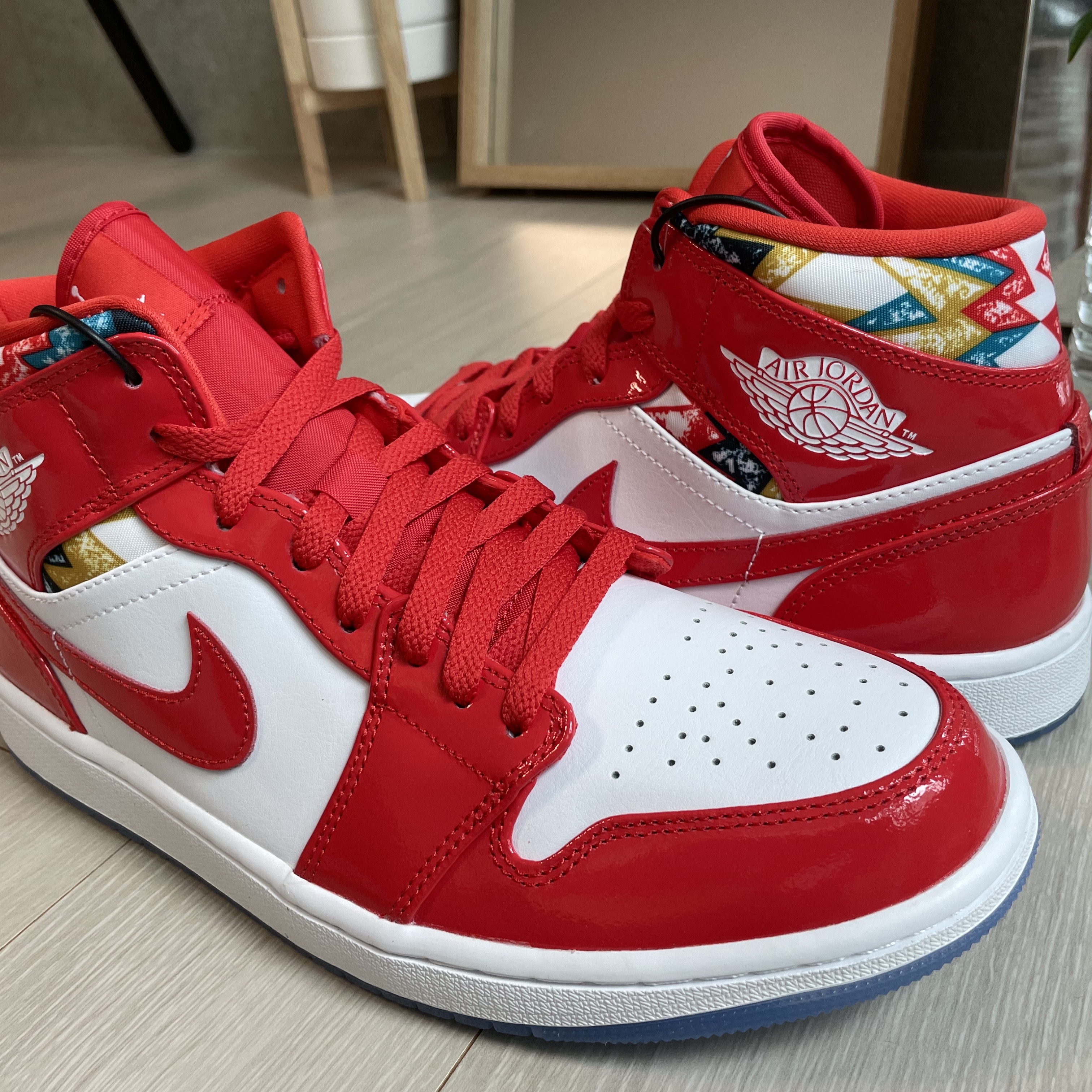 Jordan 1 Mid SE Barcelona Sweater 착용 스타일 - 2