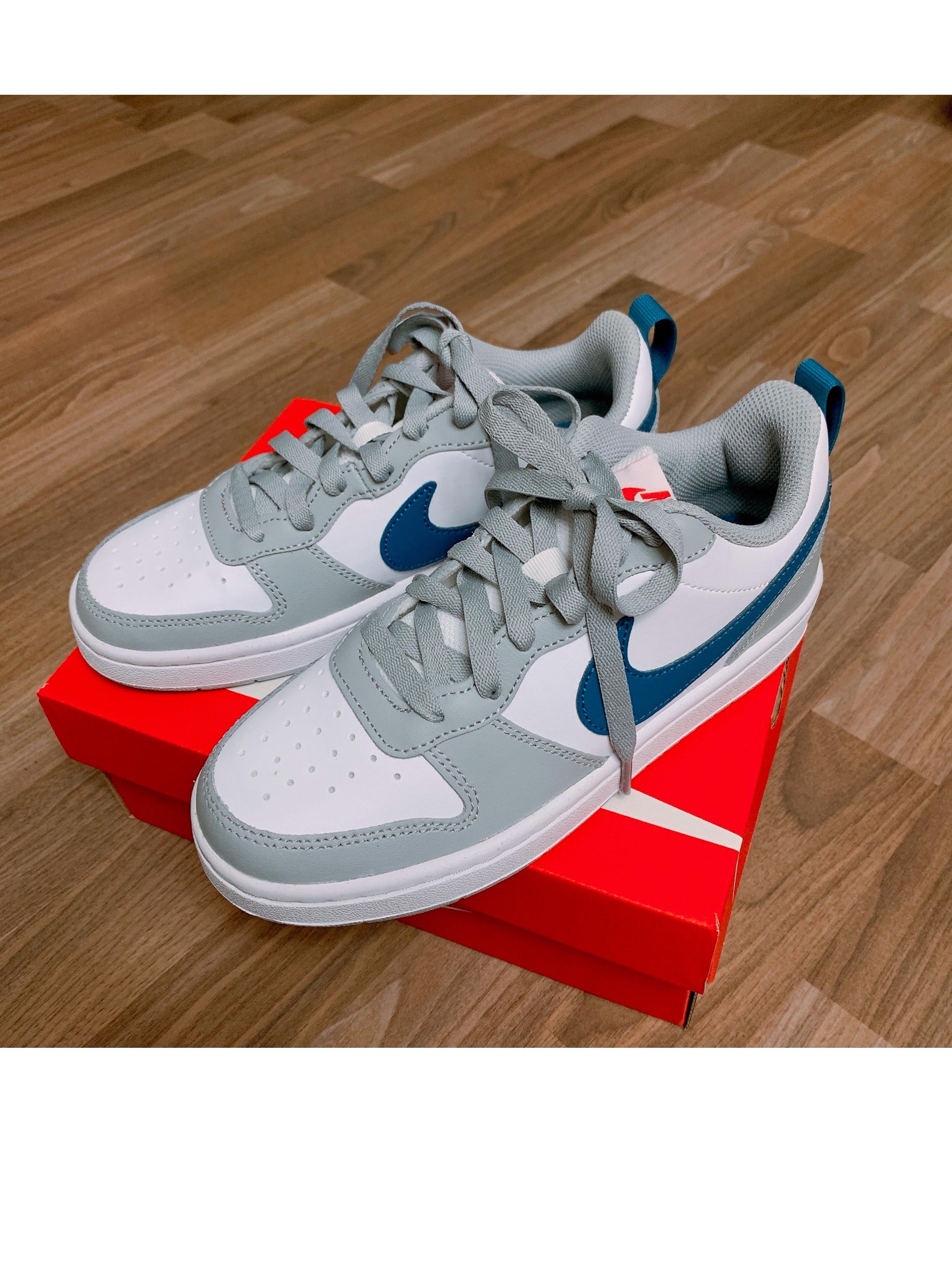 (GS) Nike Court Borough Low 2 Light Smoke Grey, Nike Dunk Low Retro SE Next Nature Nike Sun Club 착용 스타일 - 2