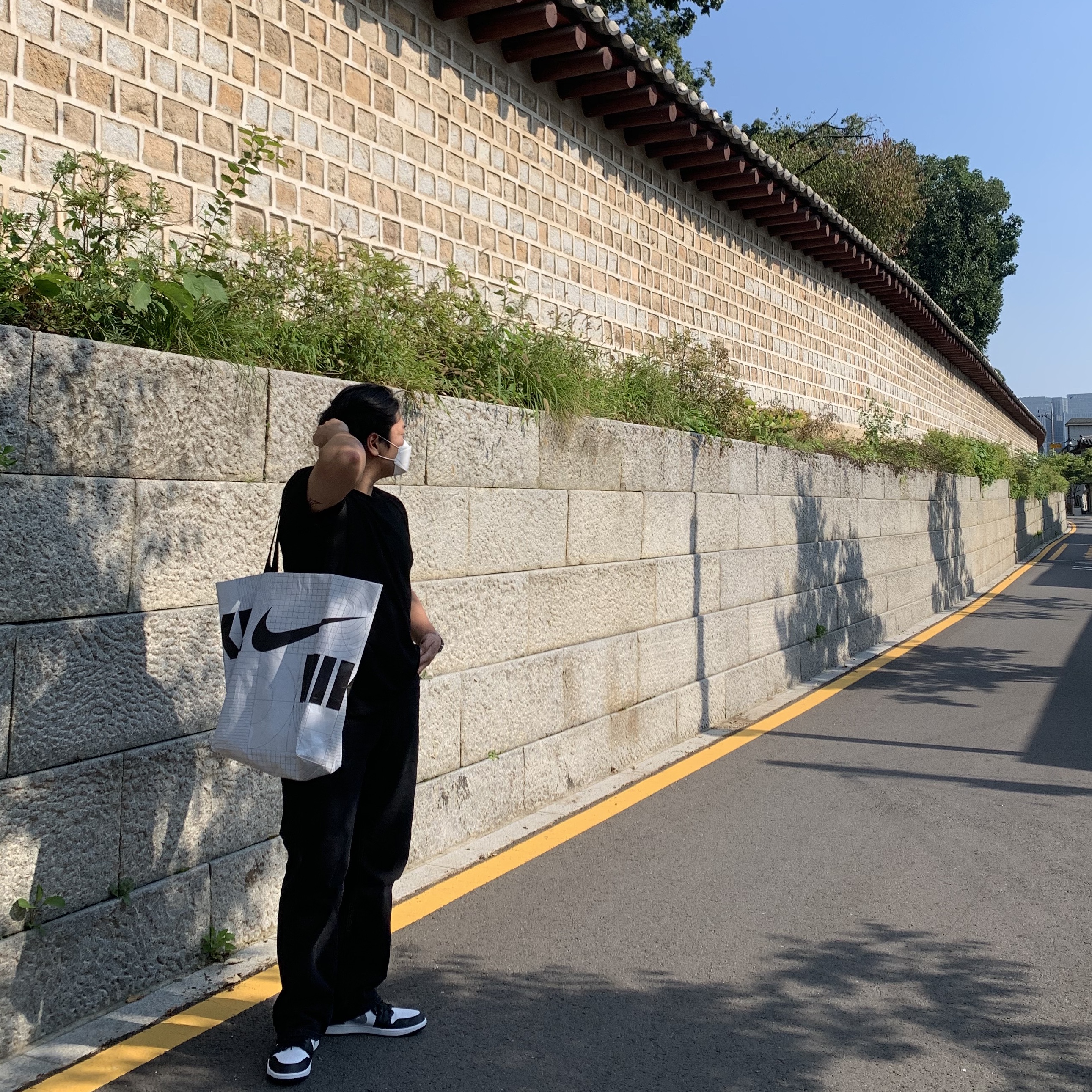 Jordan 1 Low Black Particle Grey 착용 스타일 - 1