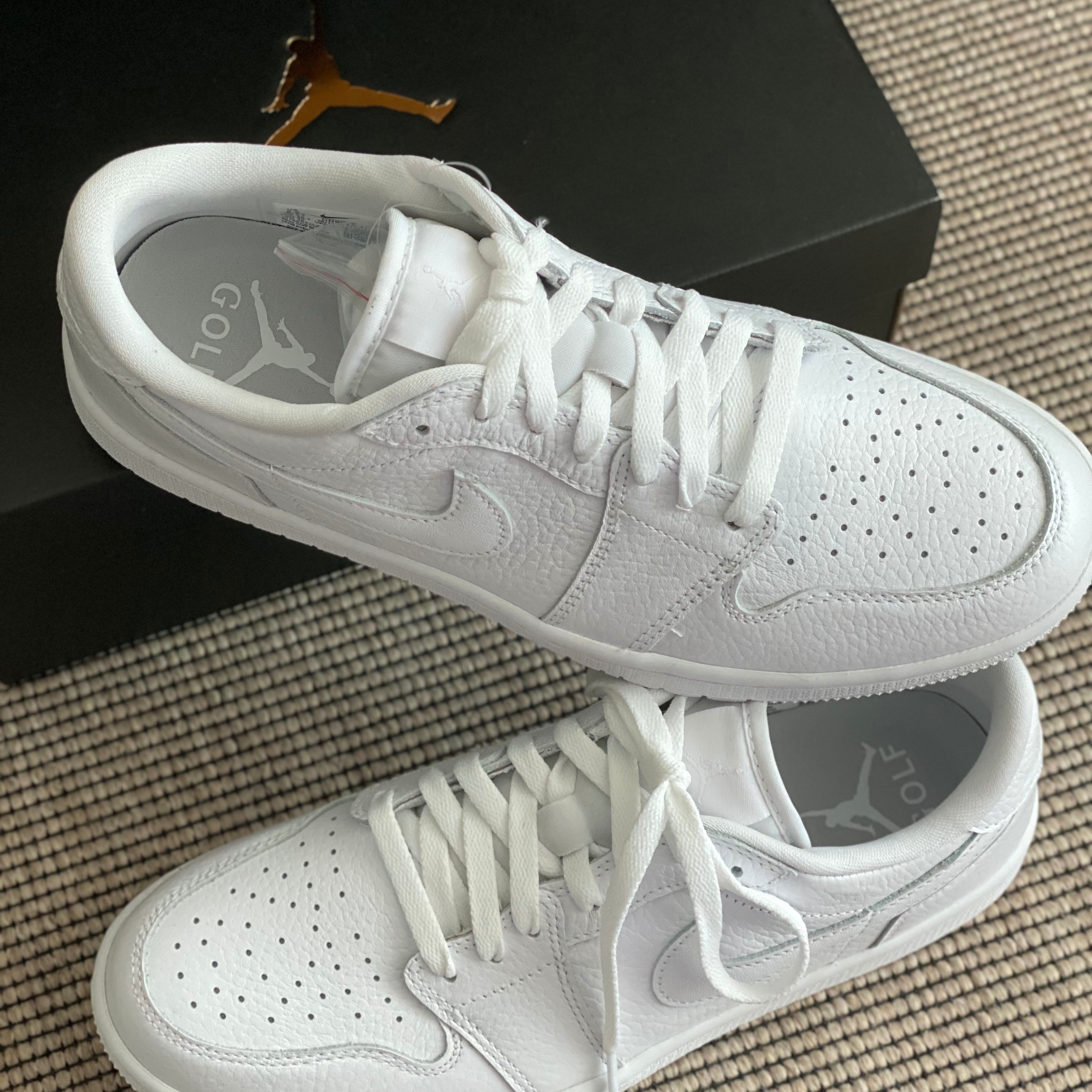 Jordan 1 Low Golf Triple White 착용 스타일 - 1