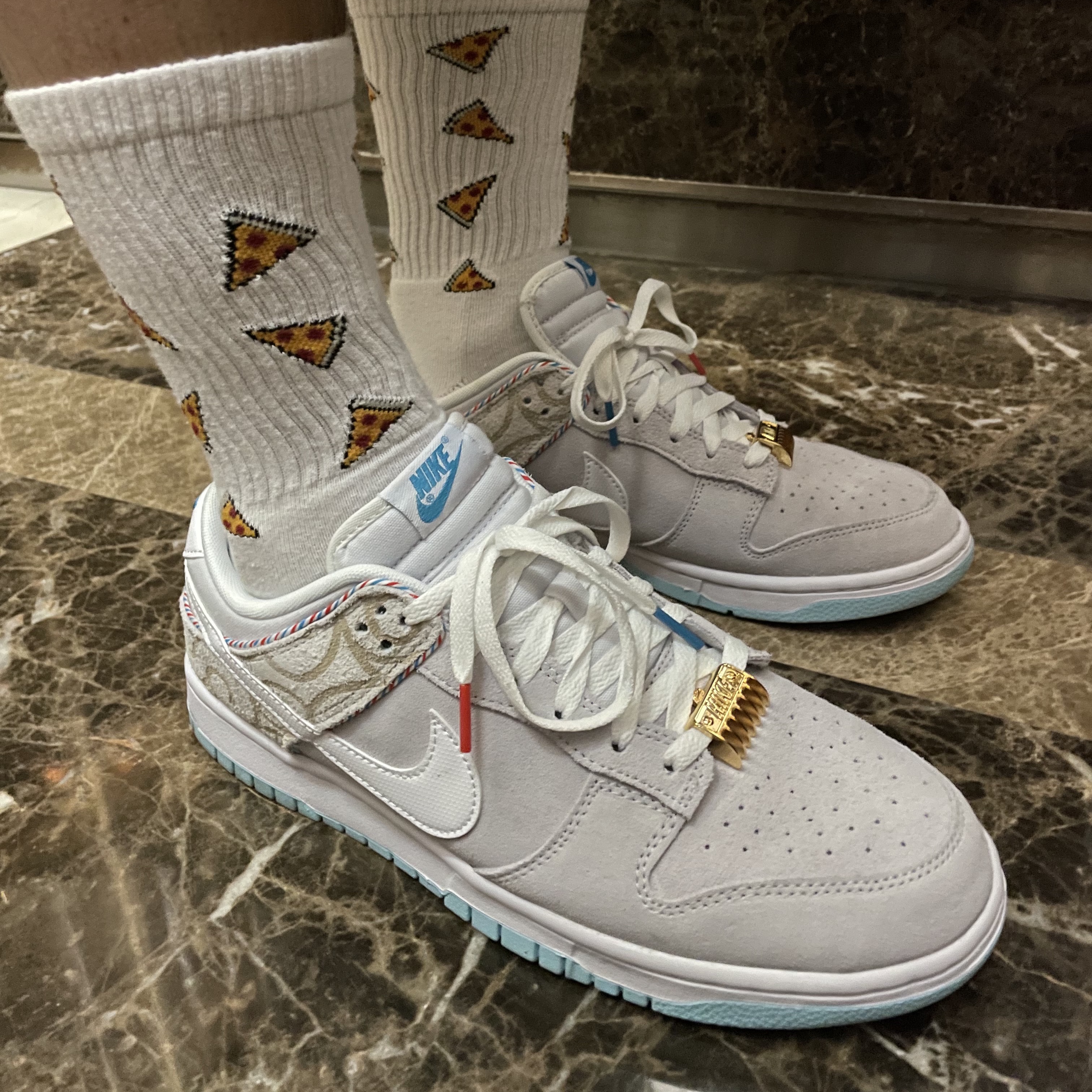 Nike Dunk Low Retro SE Barber Shop Grey 착용 스타일 - 3