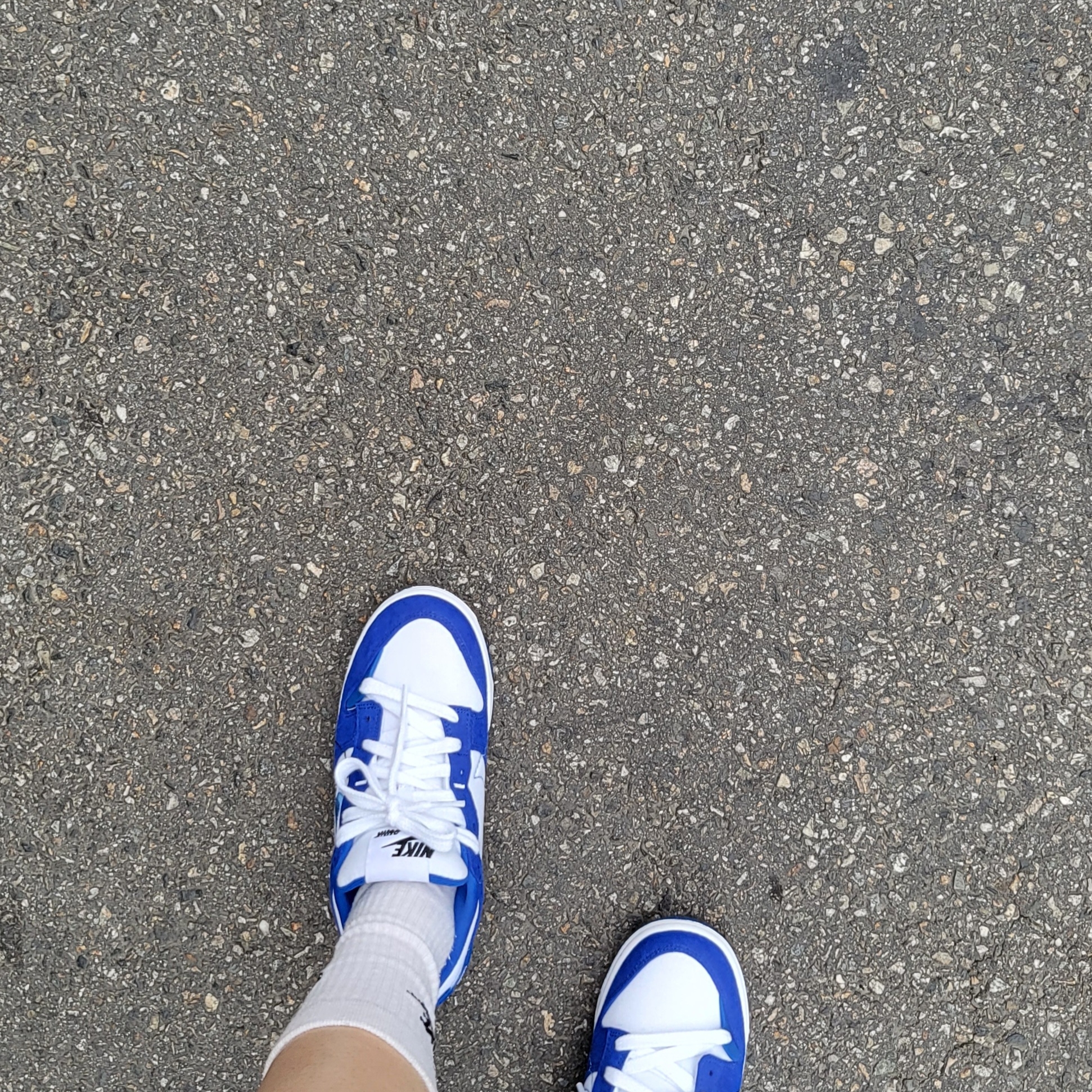 (W) Nike Dunk Low Disrupt 2 White and University Blue 착용 스타일