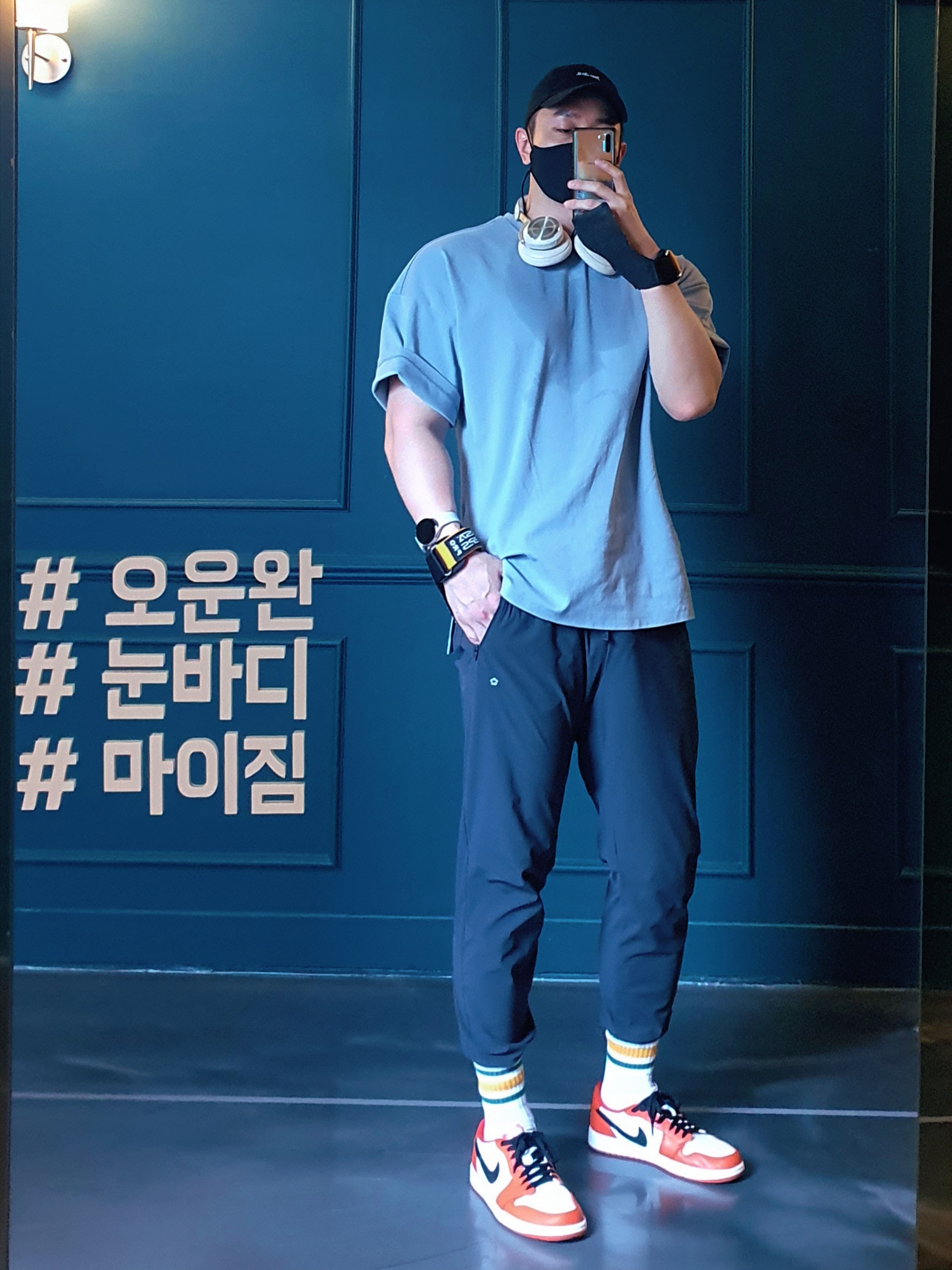 Jordan 1 Low OG Starfish, Stone Island 114WN T.CO+OLD Overshirt Pastel Blue - 22SS 착용 스타일 - 3