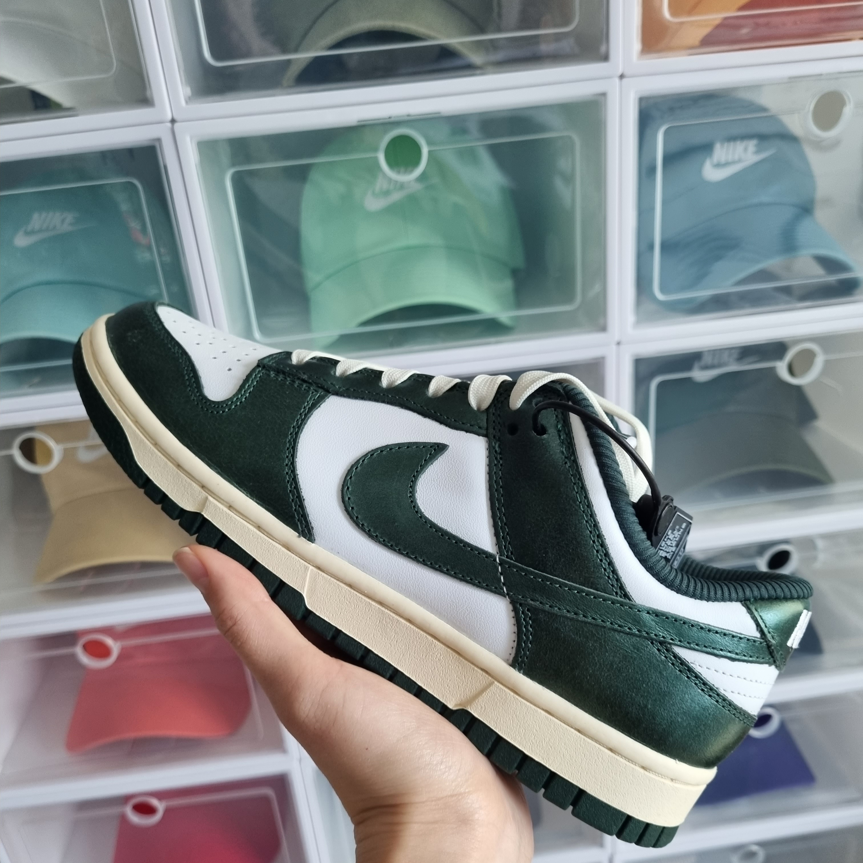 (W) Nike Dunk Low Vintage Green 착용 스타일 - 3