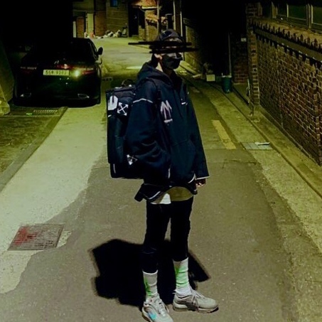 Nike x Off-White Duffle Bag Black, Nike x Off-White NRG RU Short Sleeve T-Shirt 착용 스타일