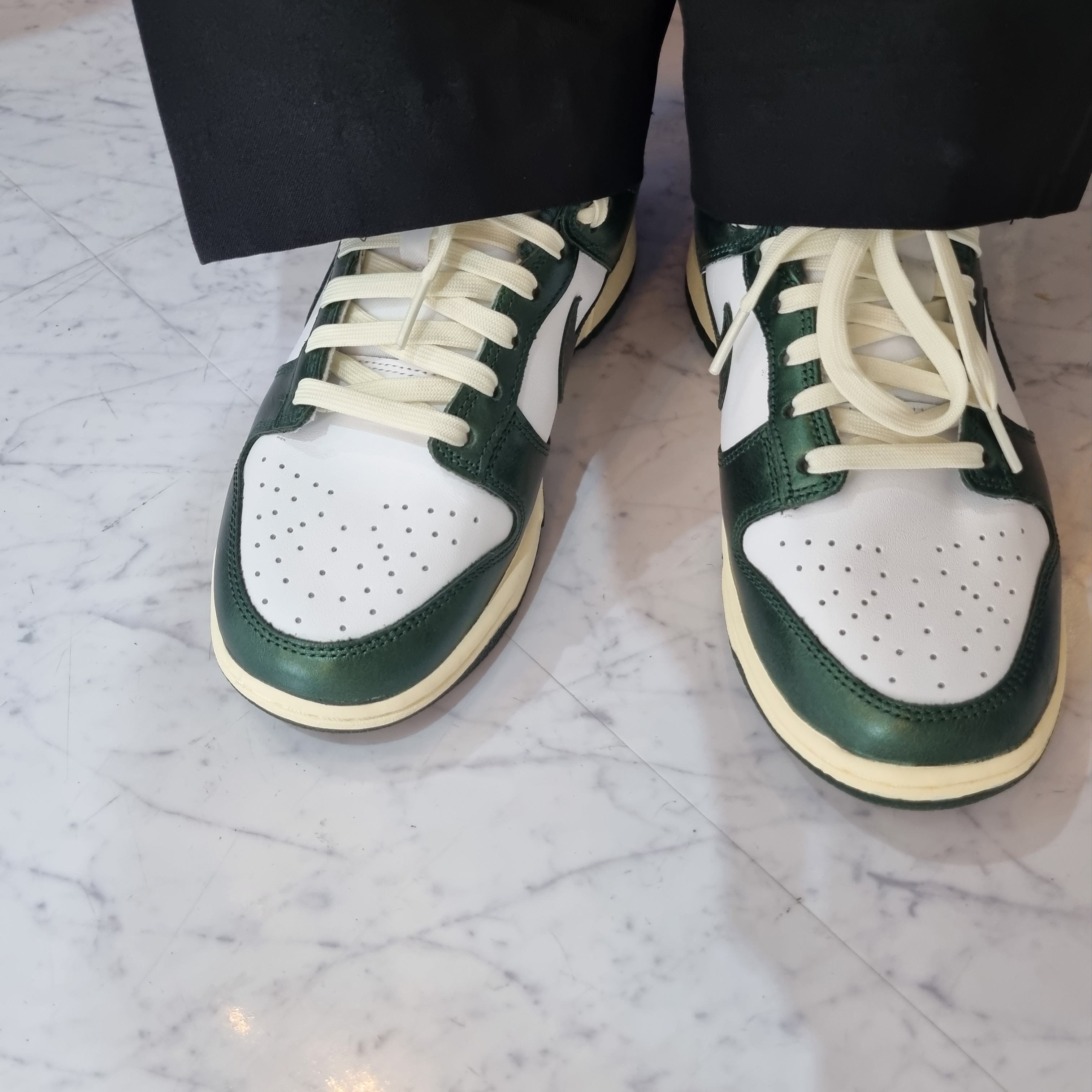 (W) Nike Dunk Low Vintage Green 착용 스타일 - 4