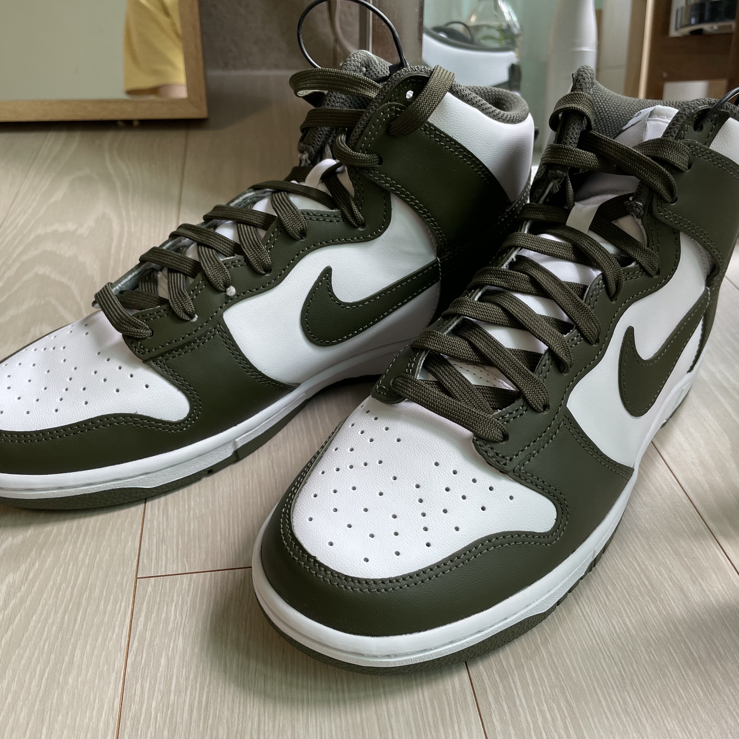 Nike Dunk High Retro Championship Khaki 착용 스타일 - 1