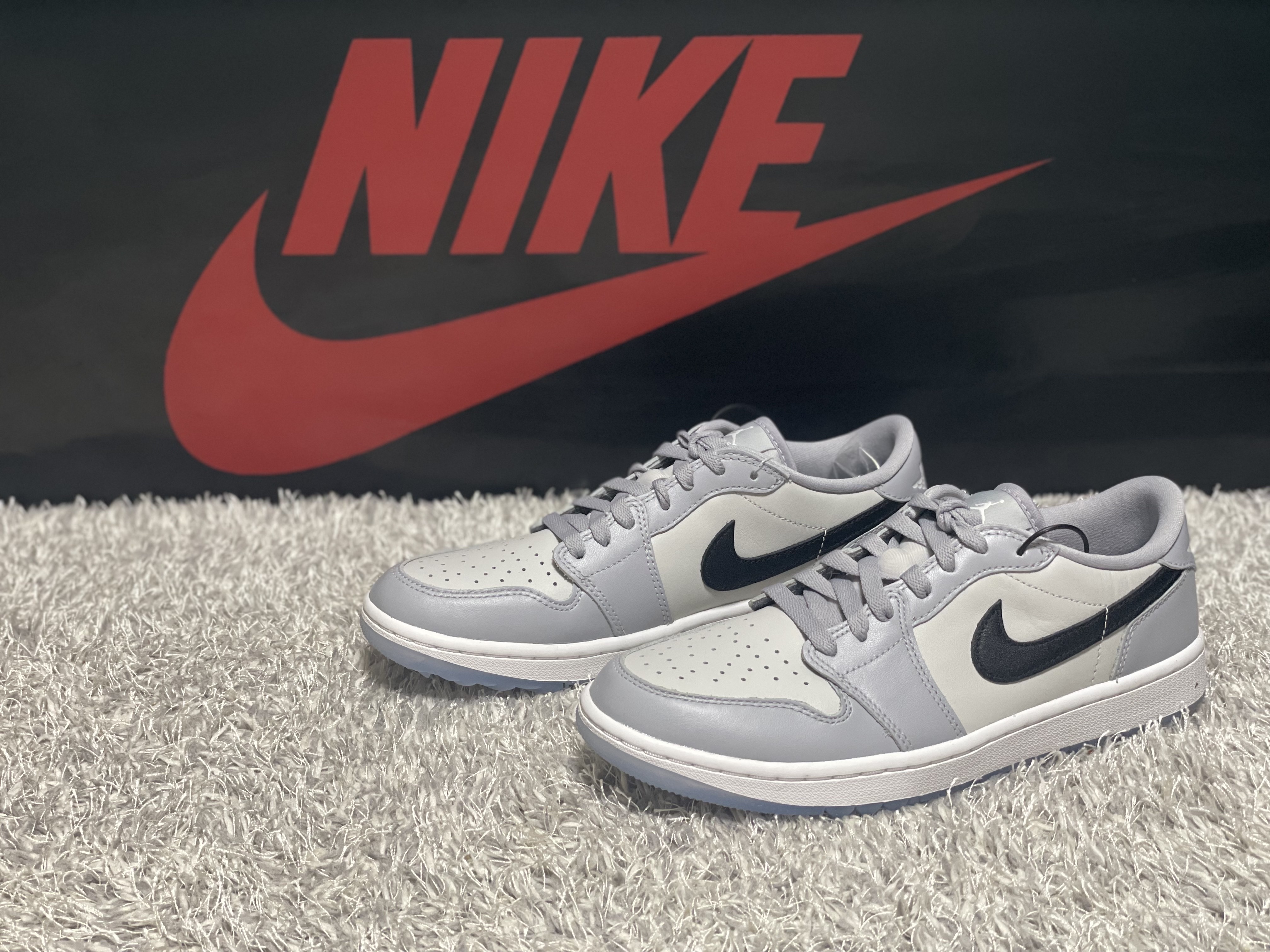 Jordan 1 Low Golf Wolf Grey 착용 스타일 - 1