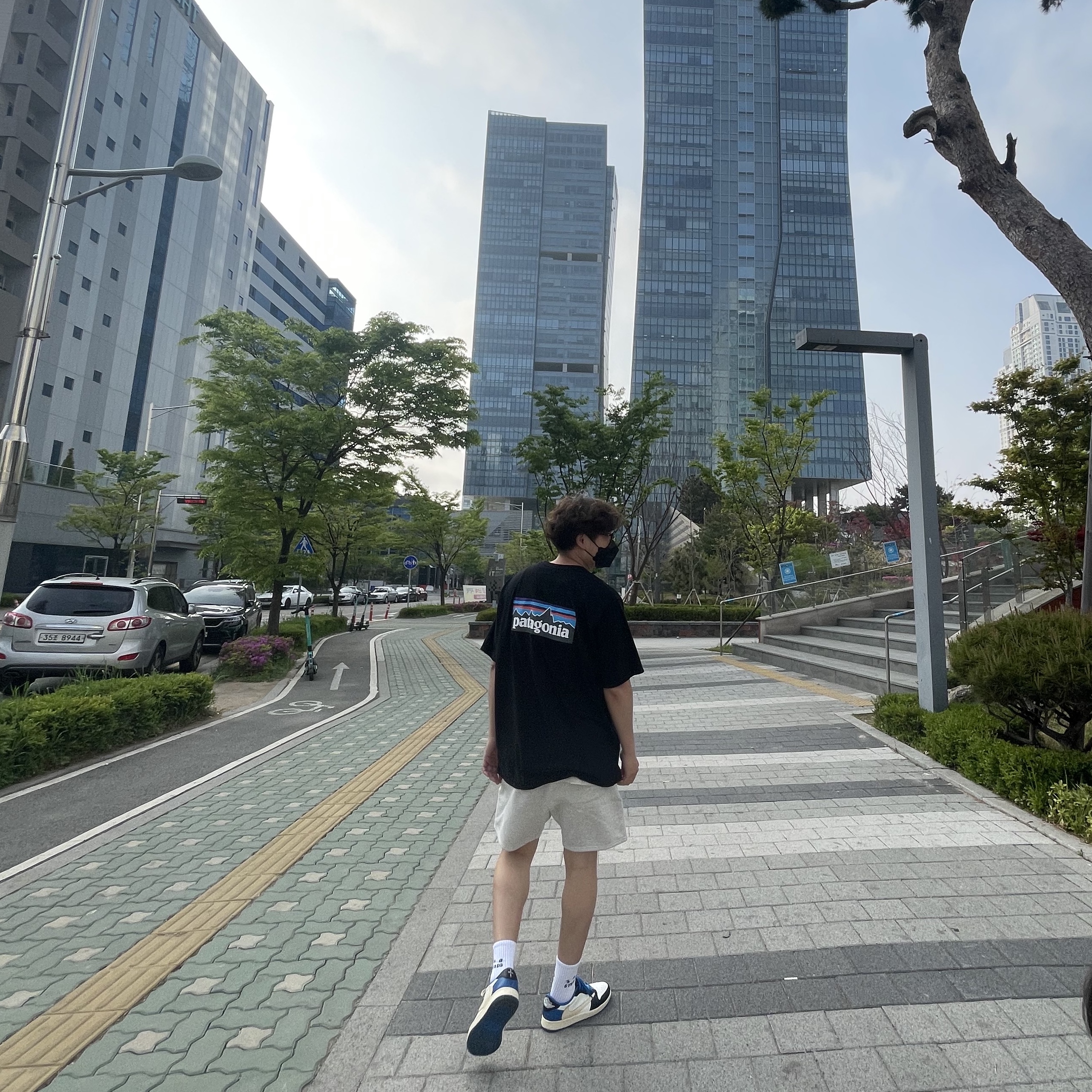 Jordan 1 x Travis Scott x Fragment Retro Low OG SP Military Blue, IAB Studio Socks Pack White Purple Cyan 착용 스타일 - 1