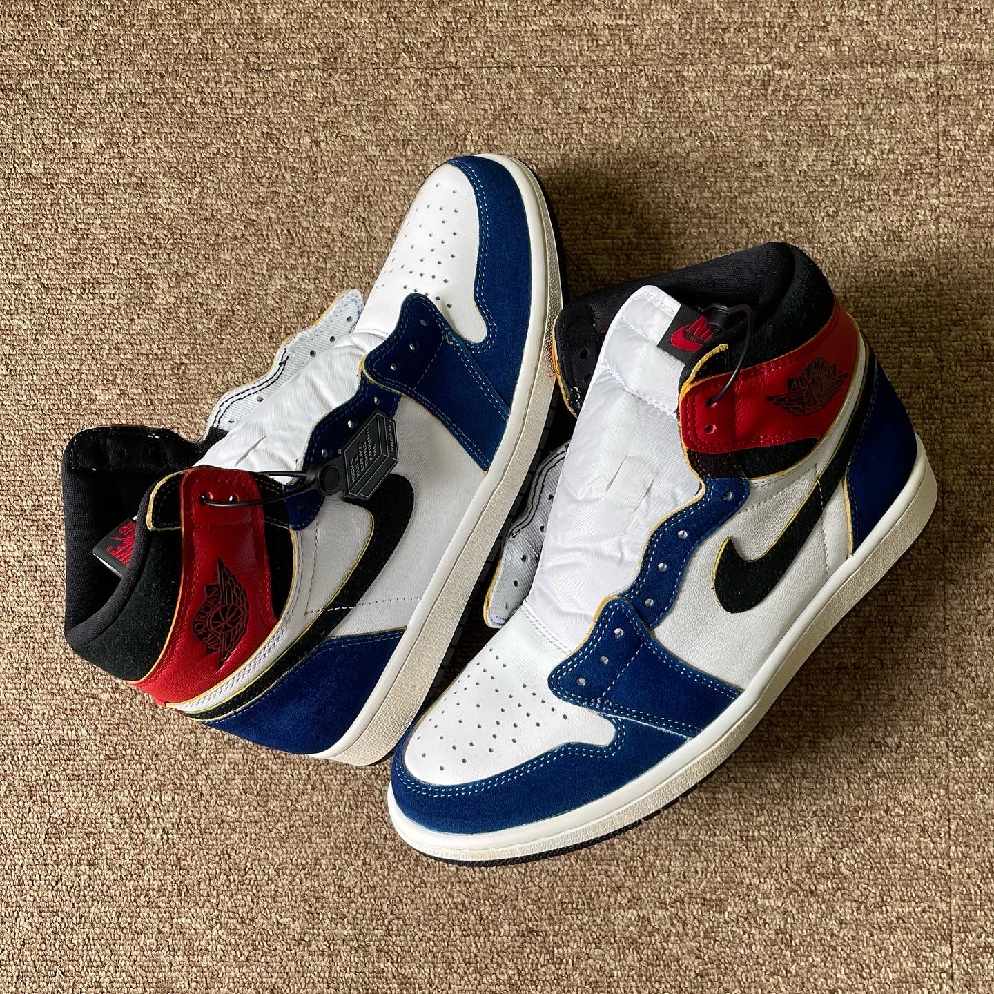 Jordan 1 Retro High OG Light Smoke Grey 착용 스타일 - 1