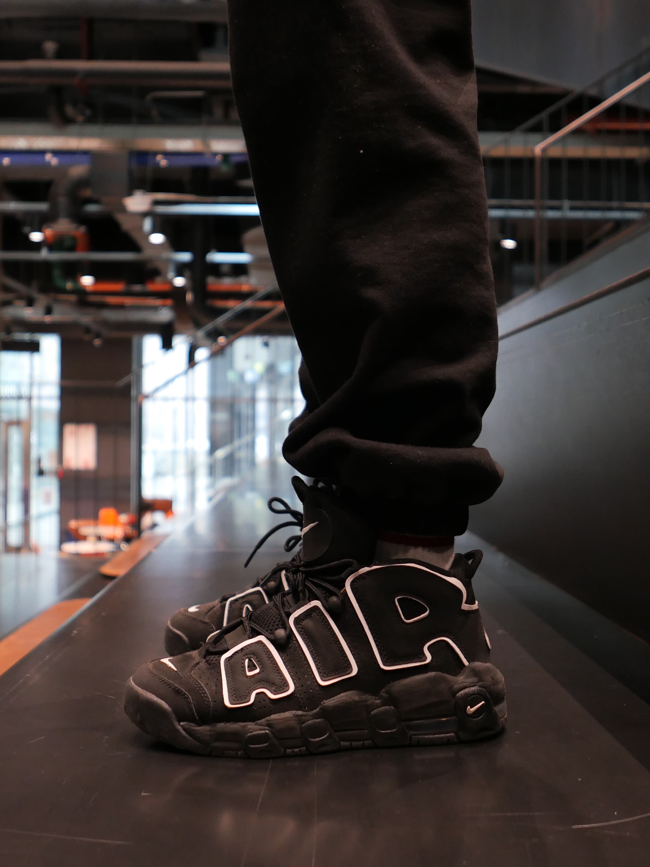 (GS) Nike Air More Uptempo Black White 2020 착용 스타일 - 1