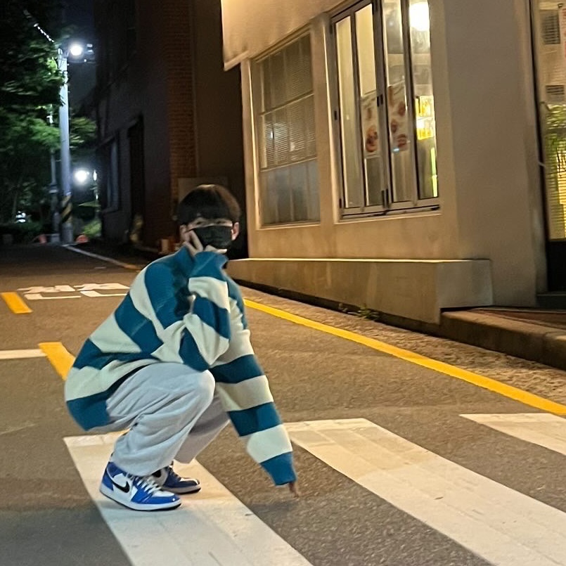 Jordan 1 Mid SE Signal Blue 착용 스타일