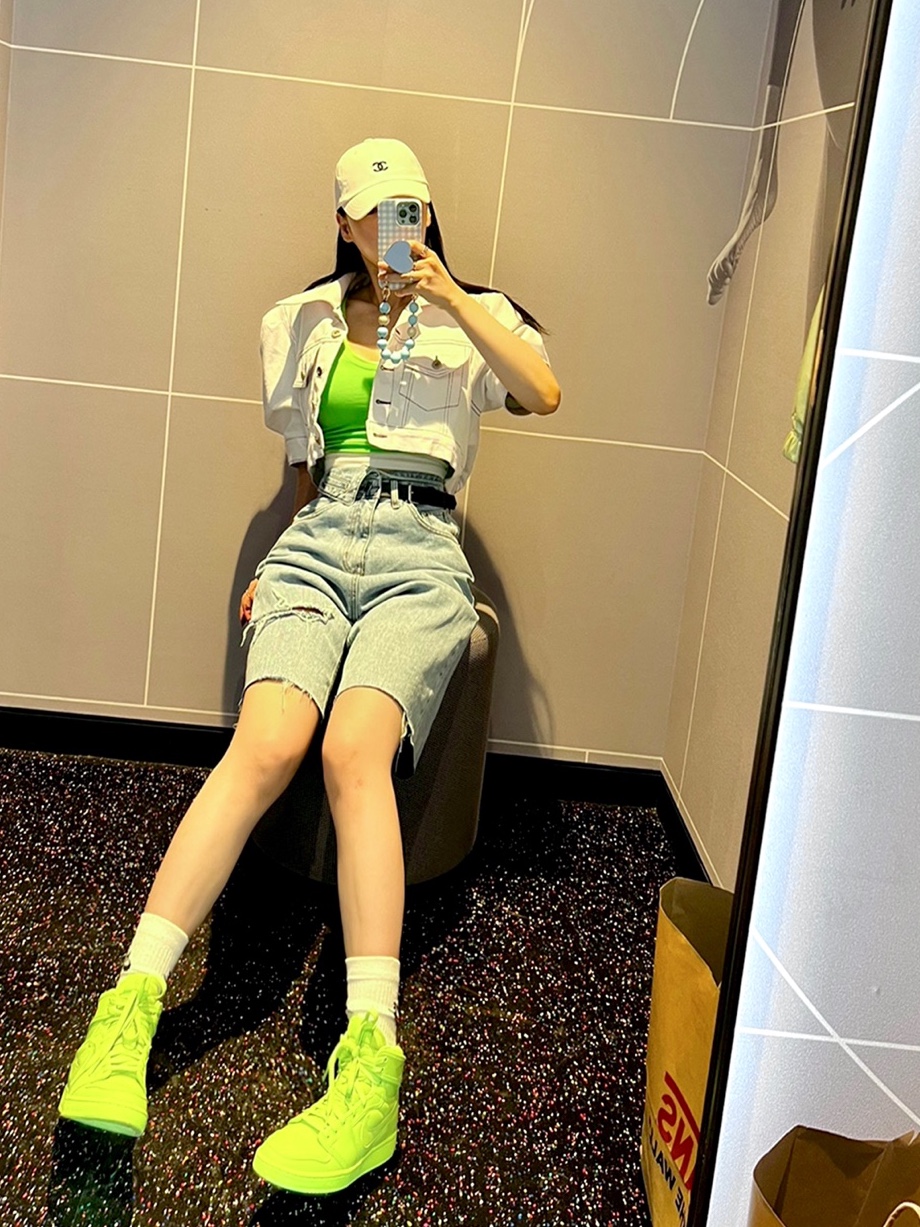(W) Jordan 1 x Billie Eilish KO SP Lime Green 착용 스타일 - 2