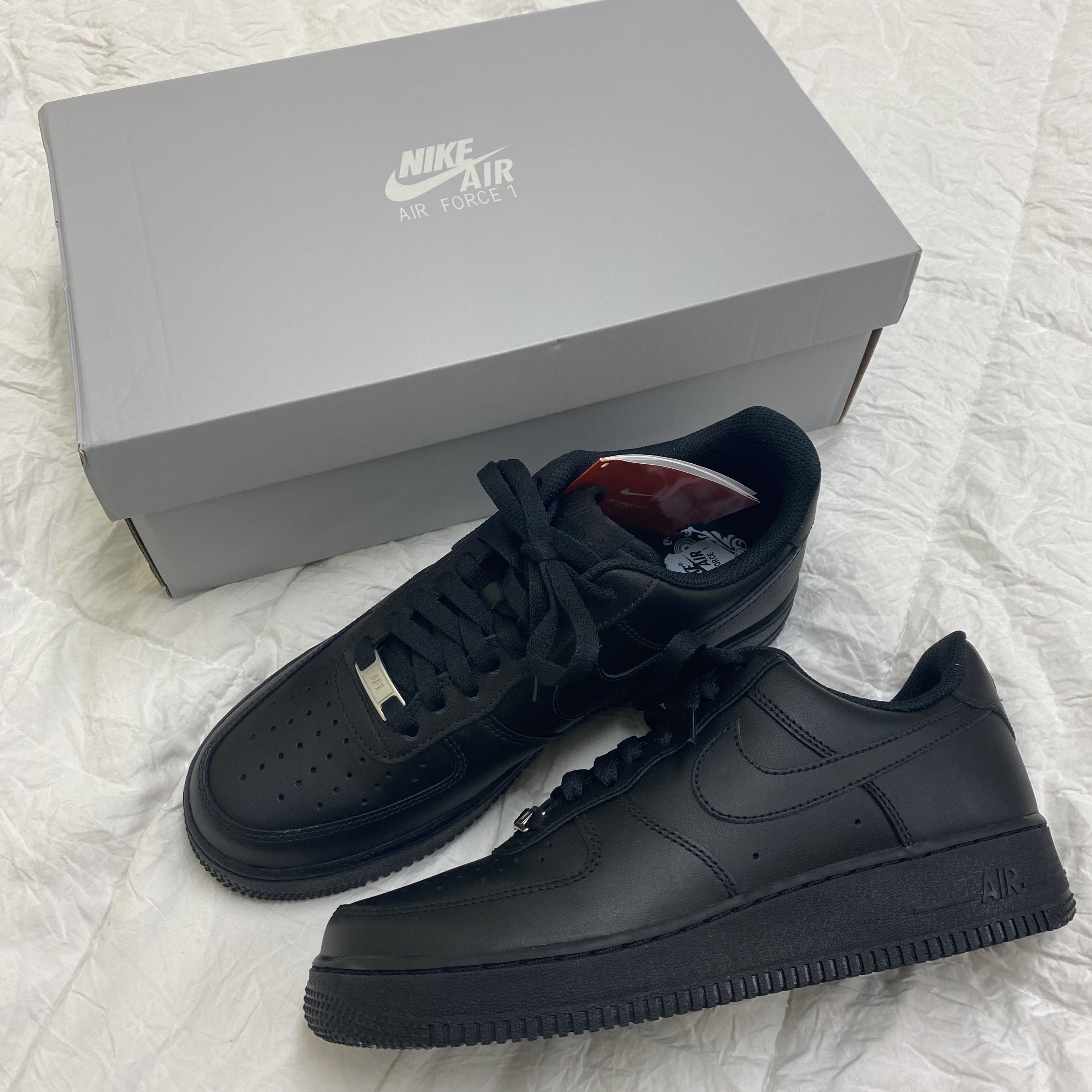 Nike Air Force 1 '07 Low Triple Black 착용 스타일