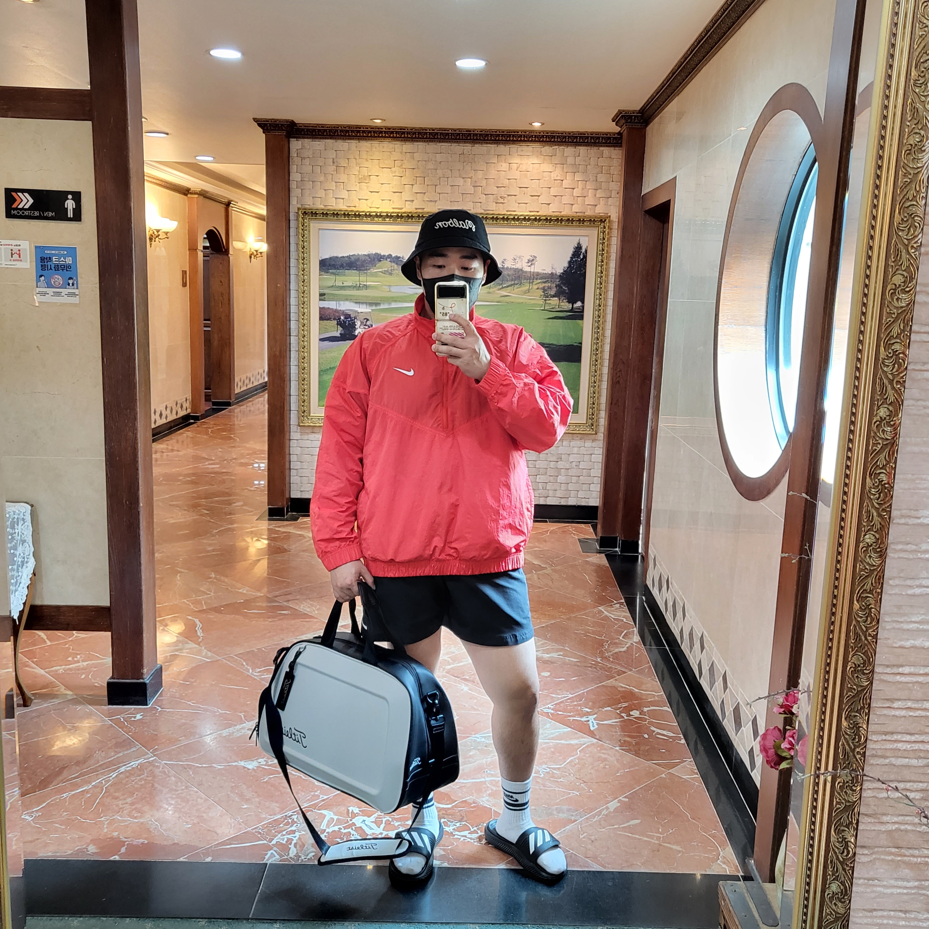 Malbon Golf Bucket Hat Black, Nike x Stussy Windrunner Jacket Habanero Red 착용 스타일