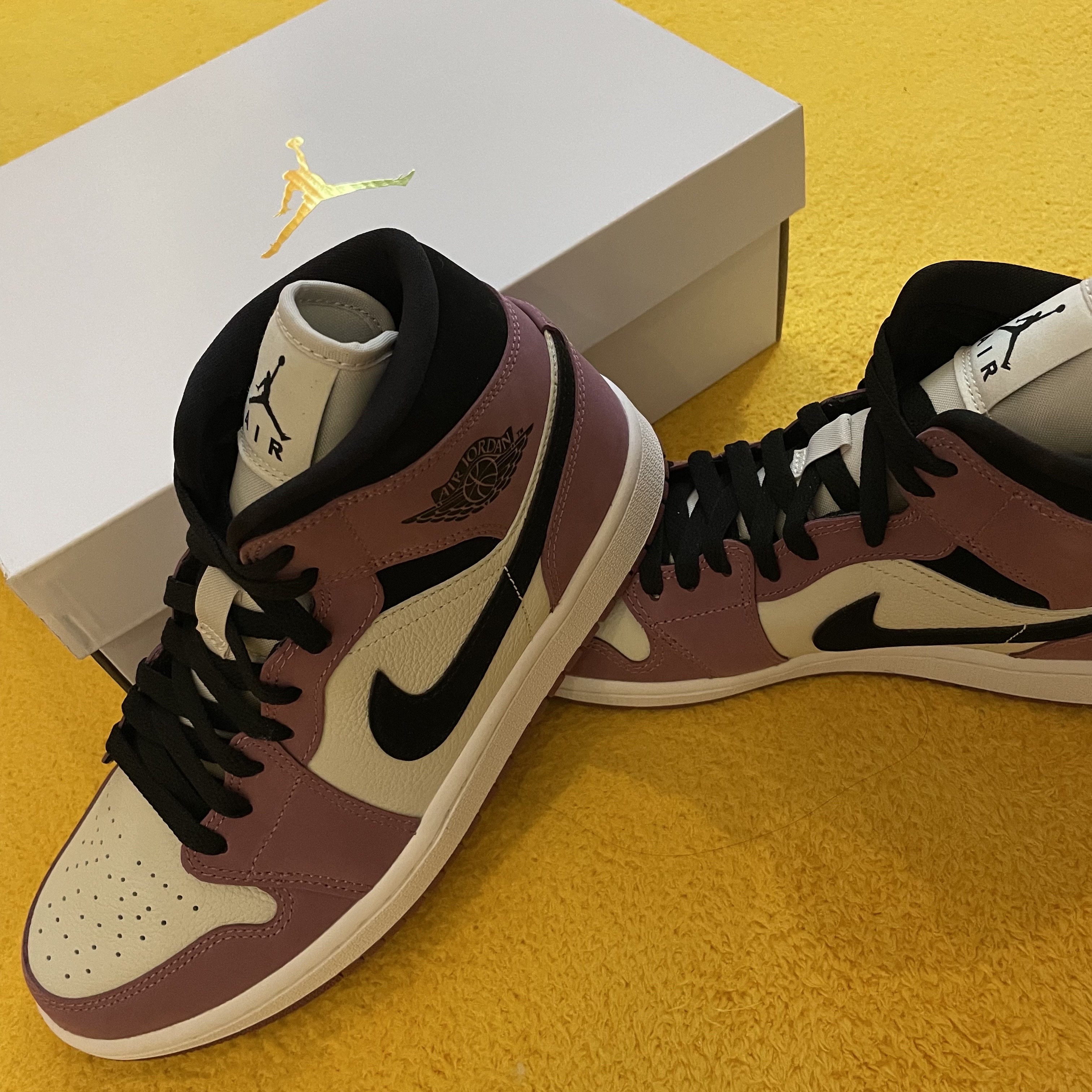 (W) Jordan 1 Mid SE Light Mulberry 착용 스타일