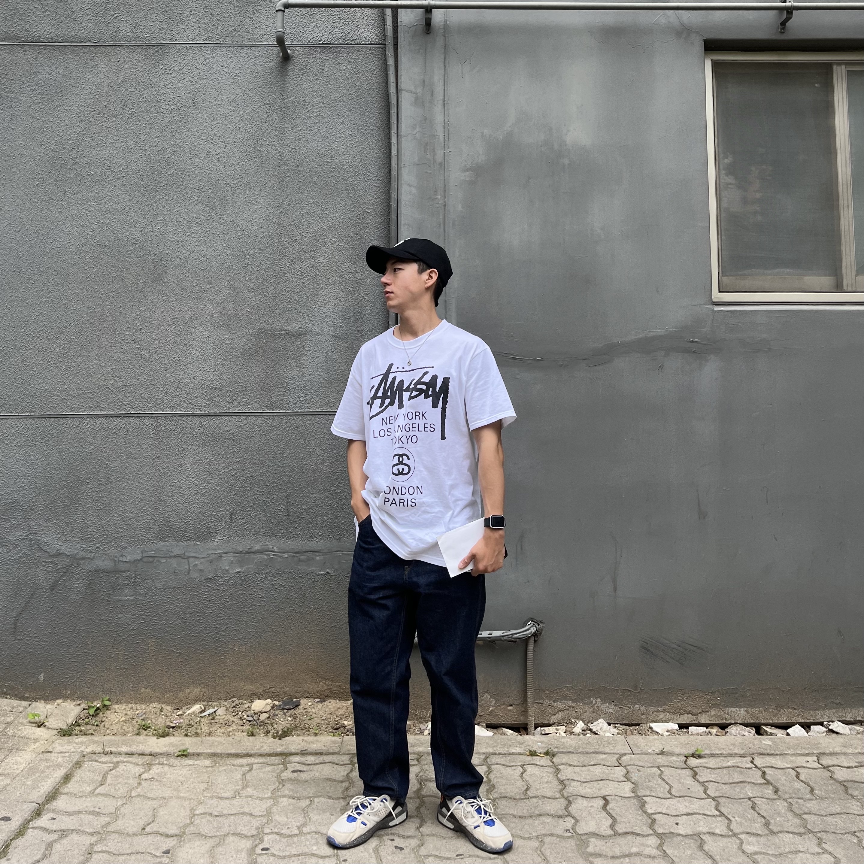 Nike ACG Air Mowabb Rattan Birch, Stussy World Tour T-Shirt White 착용 스타일