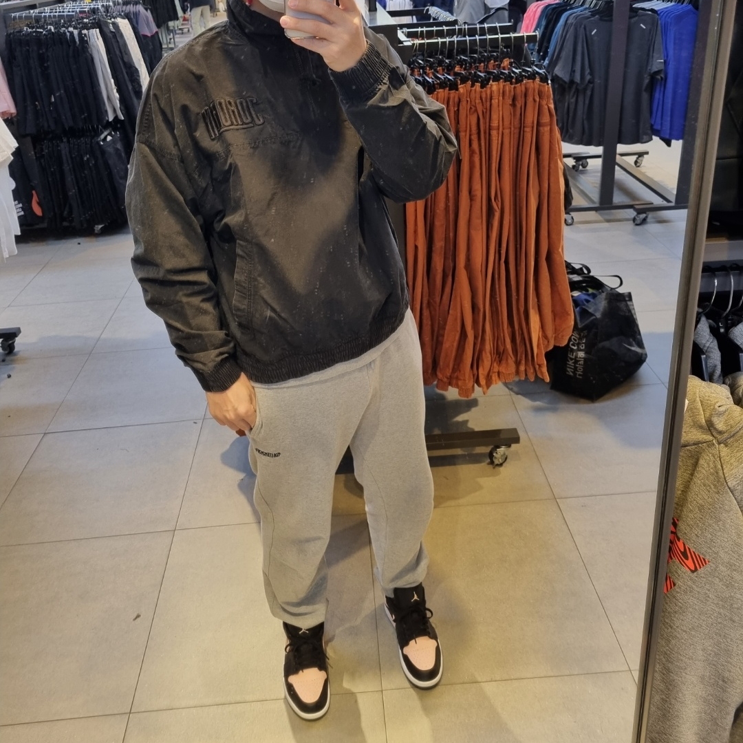 Jordan 1 Low Crimson Tint 착용 스타일