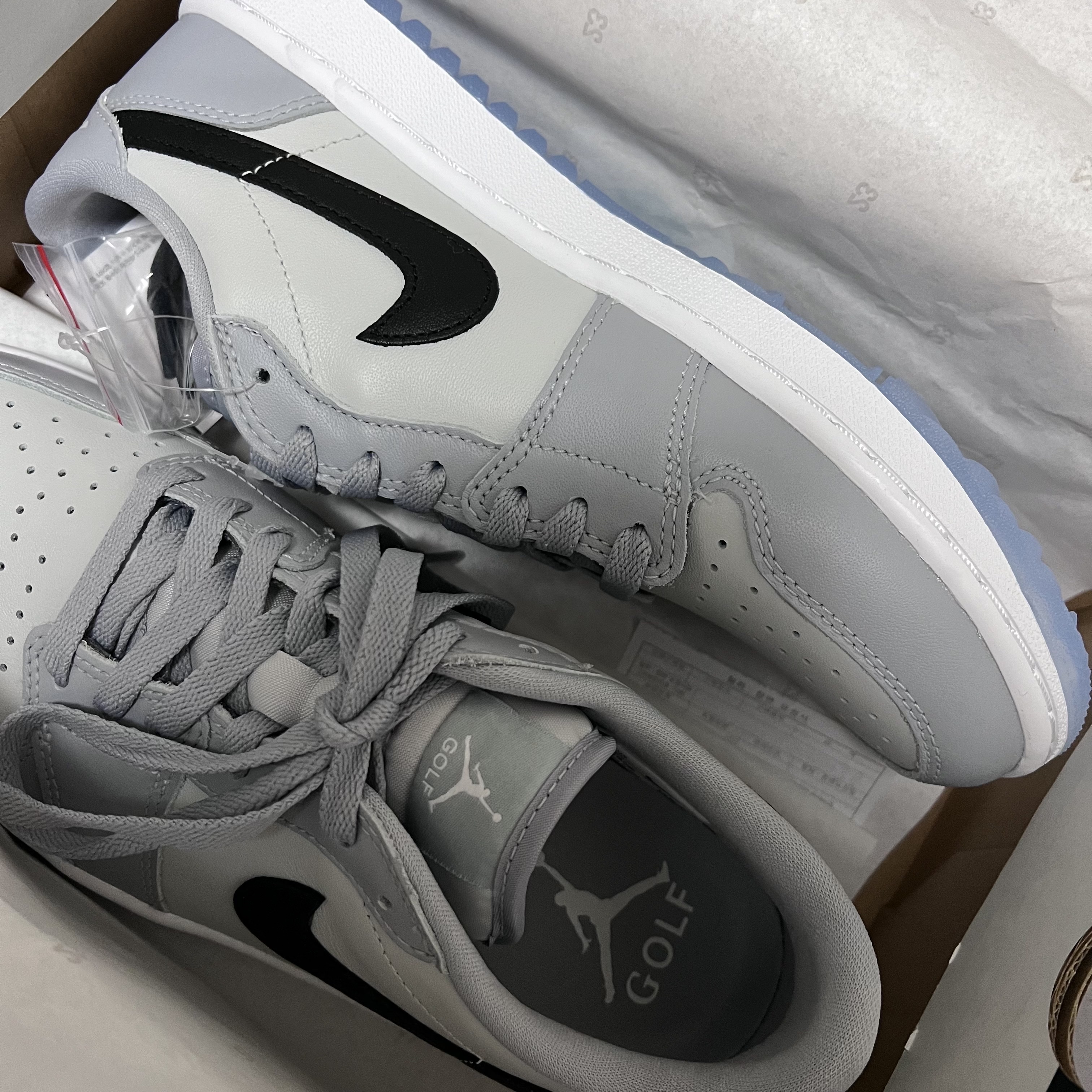 Jordan 1 Low Golf Wolf Grey 착용 스타일 - 1