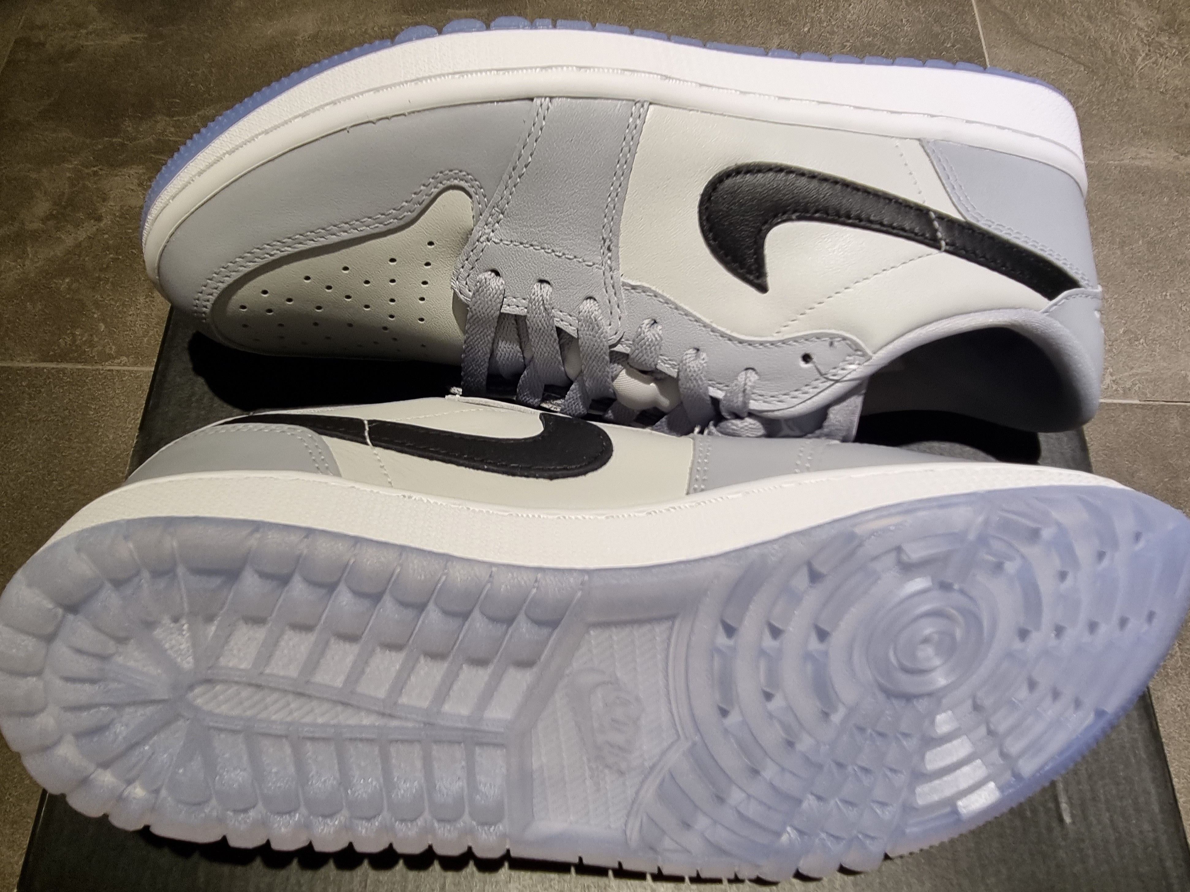 Jordan 1 Low Golf Wolf Grey 착용 스타일 - 3