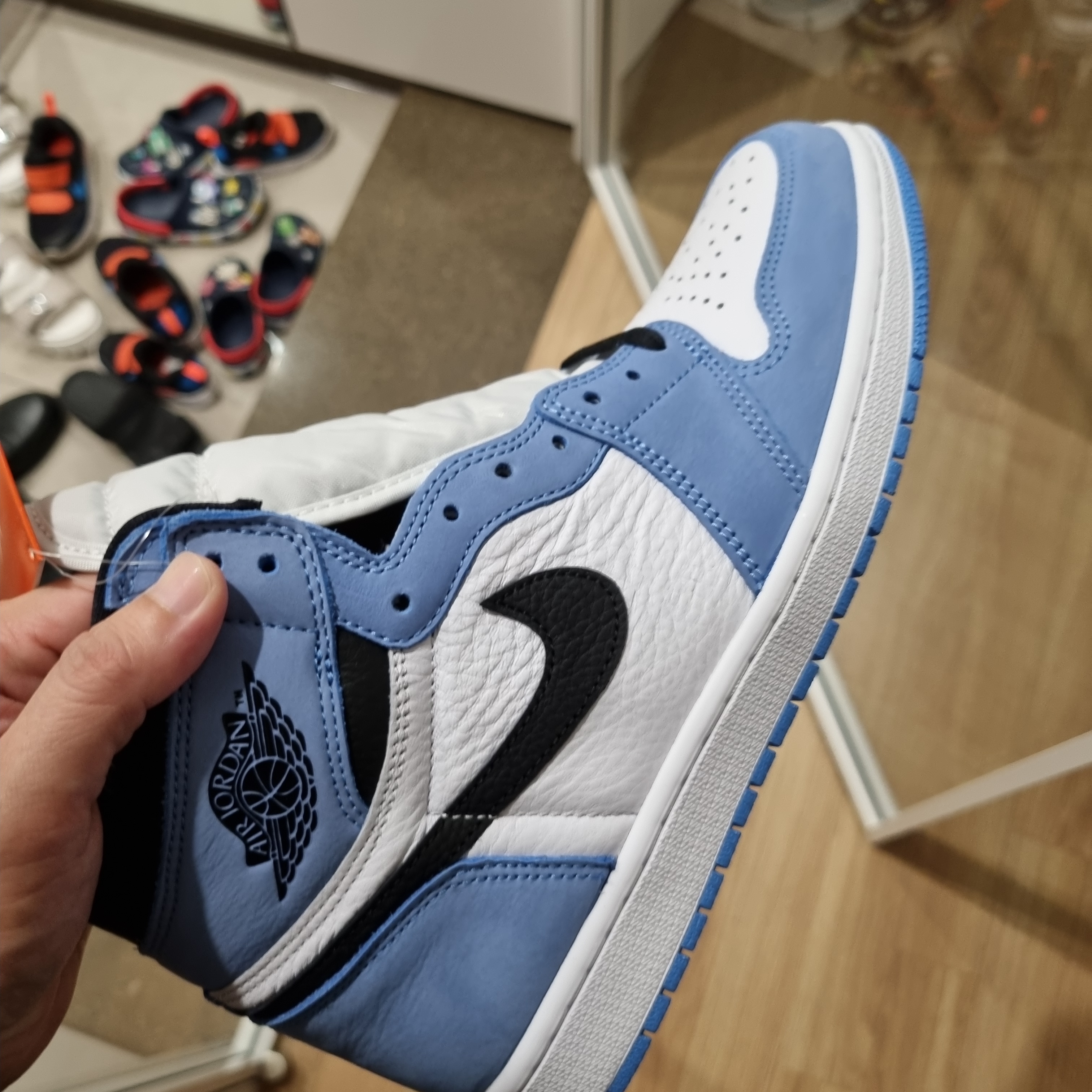 Jordan 1 Retro High OG University Blue 착용 스타일