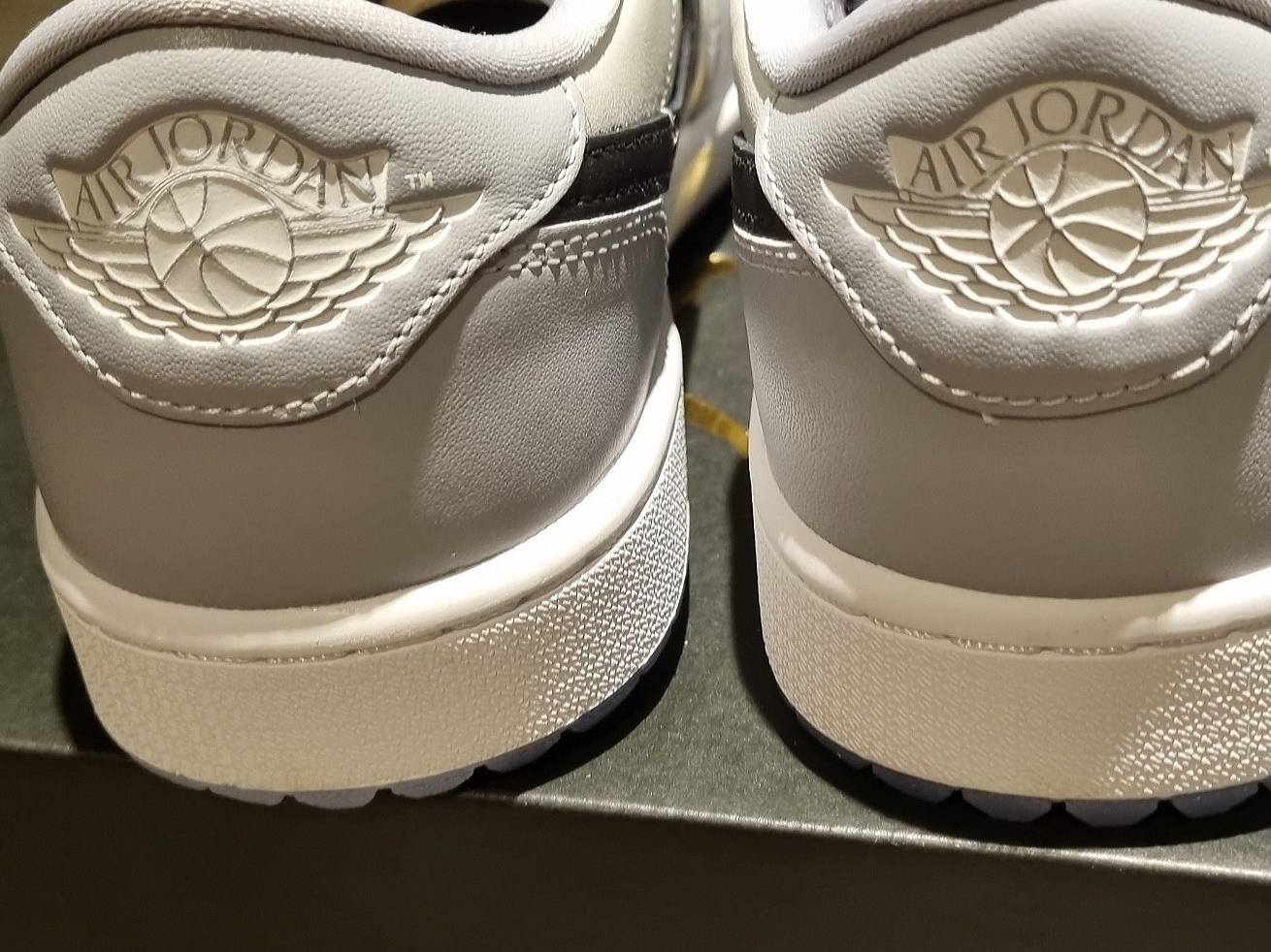 Jordan 1 Low Golf Wolf Grey 착용 스타일 - 4