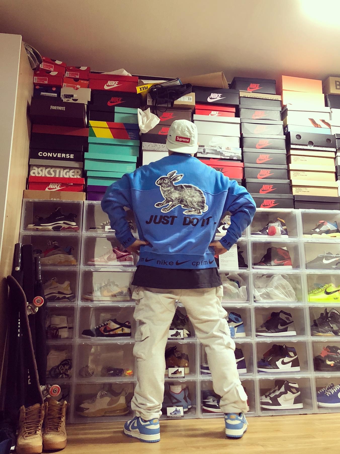 (W) Nike Dunk Low Coast, Nike x Cactus Plant Flea Market Fleece Crewneck Blue 착용 스타일