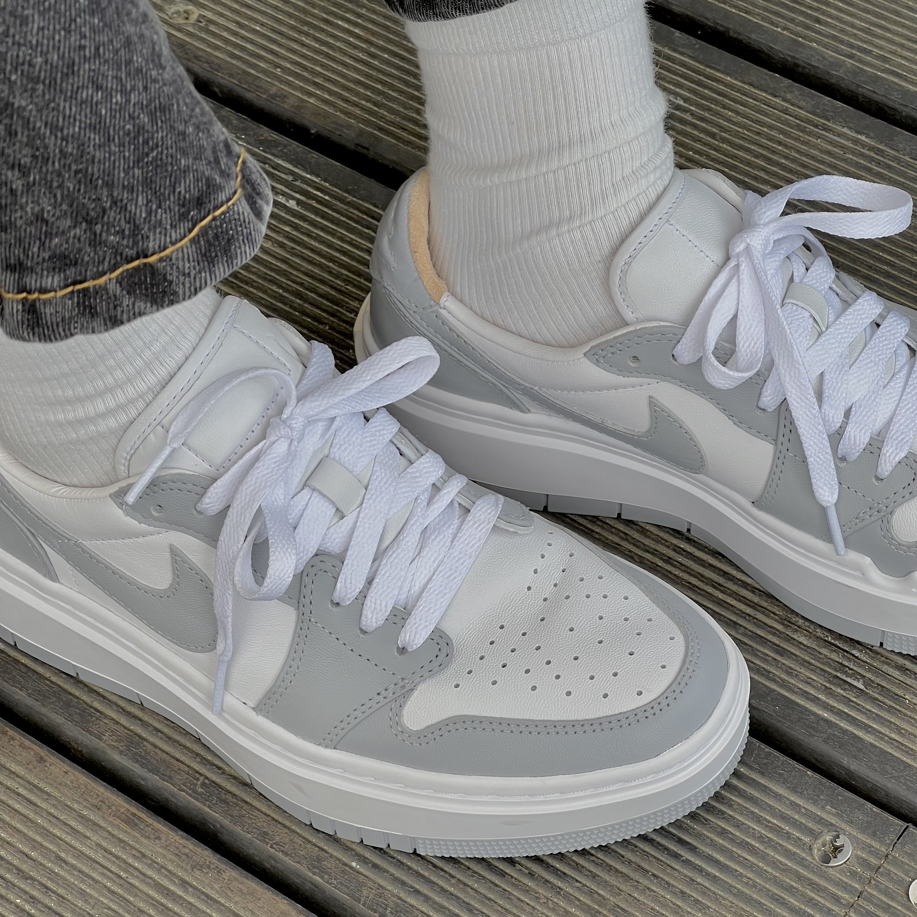 (W) Jordan 1 Elevate Low White and Wolf Grey 착용 스타일