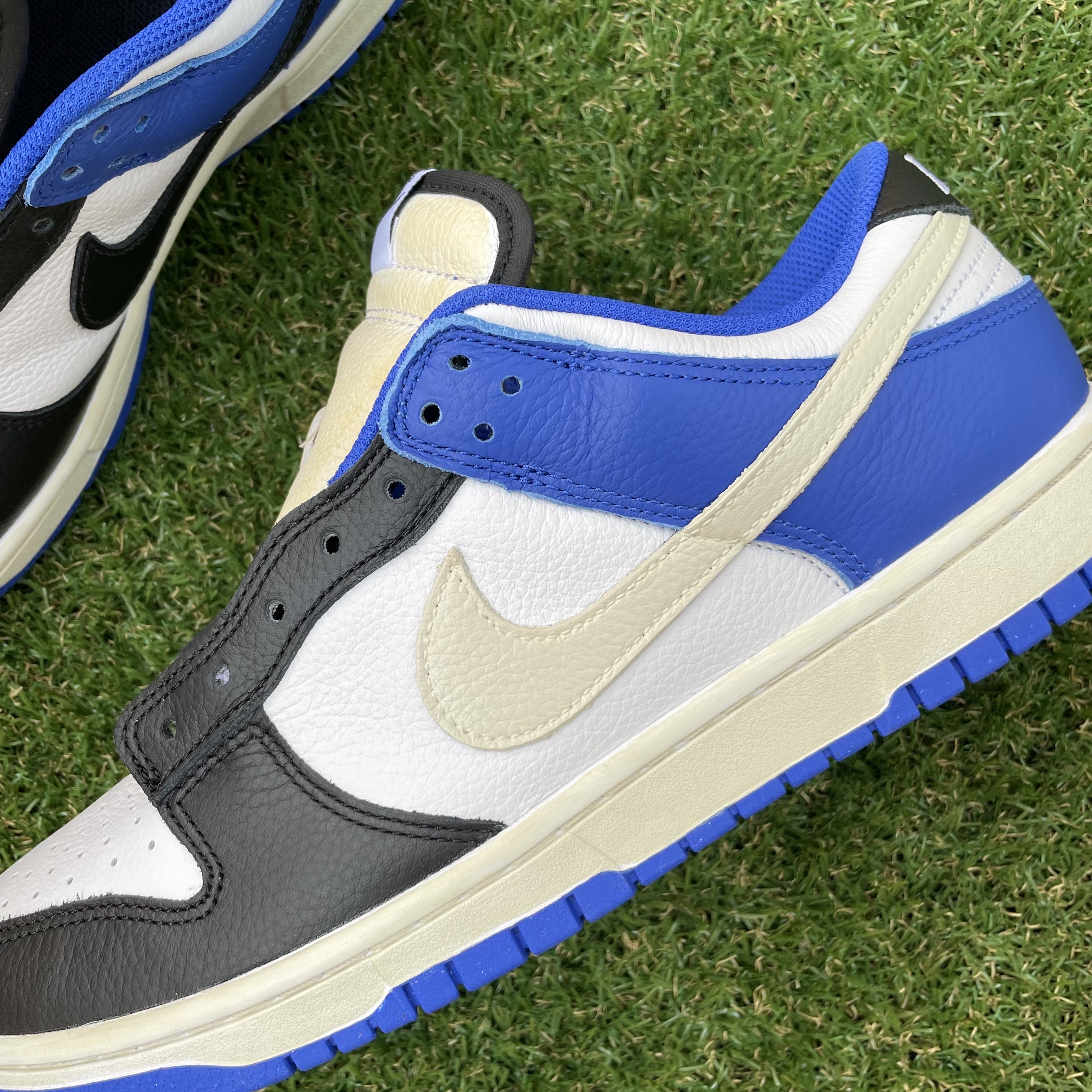 Jordan 1 x Travis Scott x Fragment Retro Low OG SP Military Blue 착용 스타일 - 3