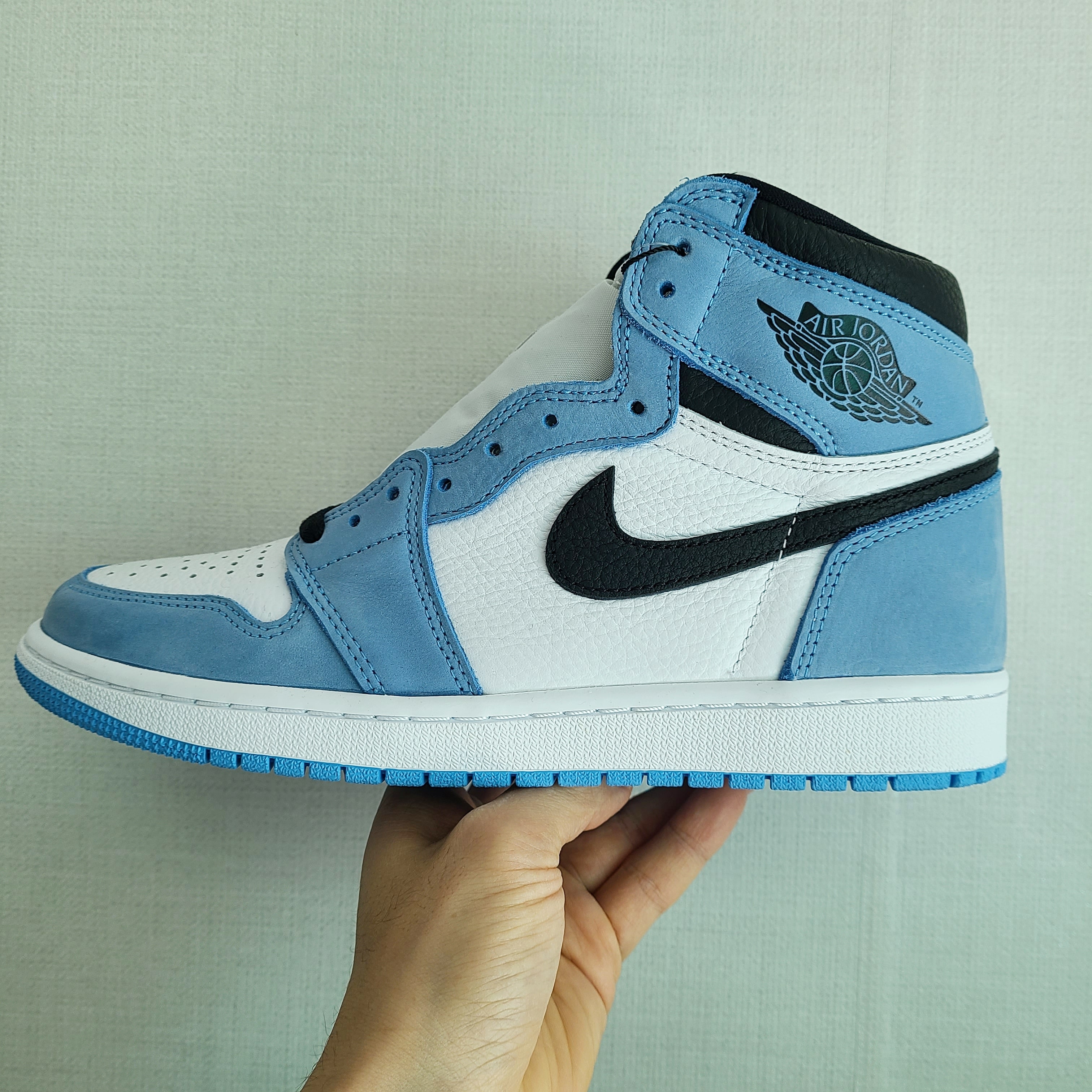 Jordan 1 Retro High OG University Blue 착용 스타일