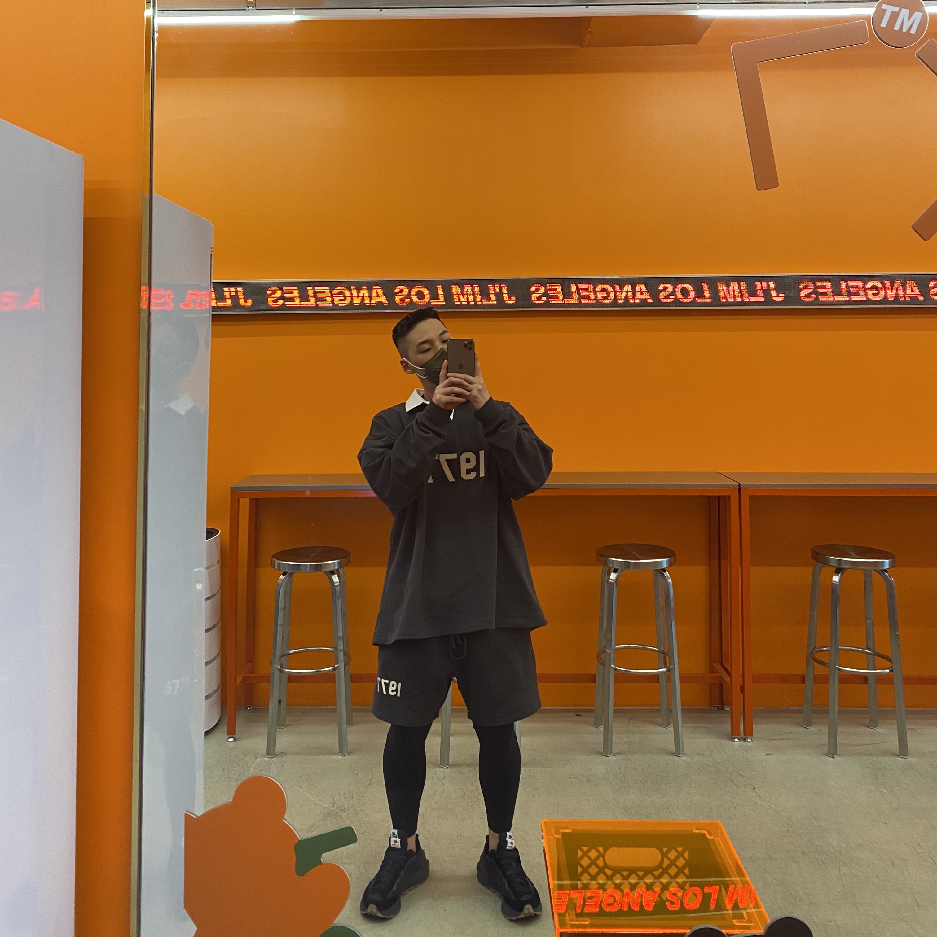 Essentials 1977 Shorts Iron - 22SS, Essentials 1977 Rugby Long Sleeve Polo Iron - 22SS 착용 스타일