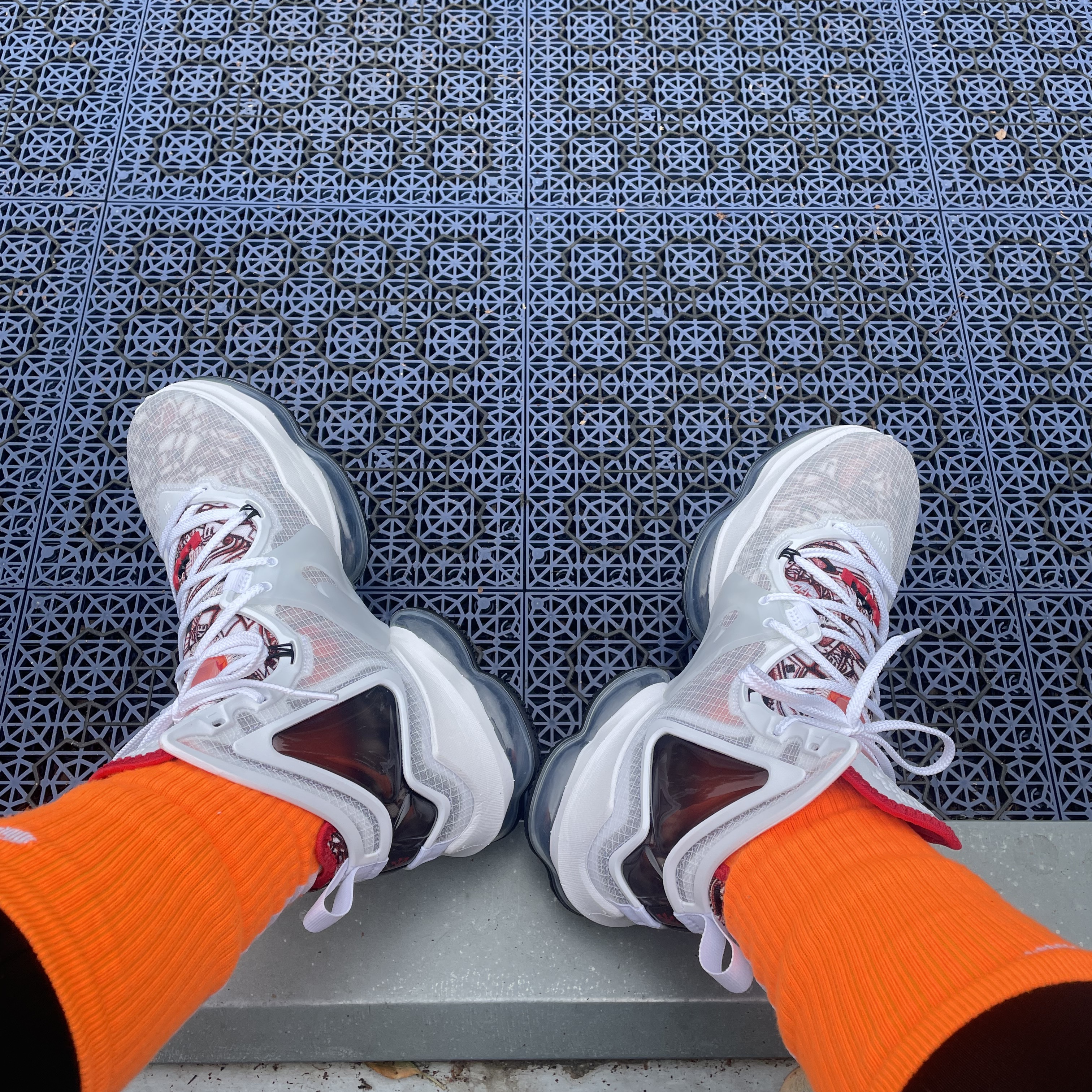 Nike x Space Jam: A New Legacy LeBron XIX White and Dutch Blue 착용 스타일