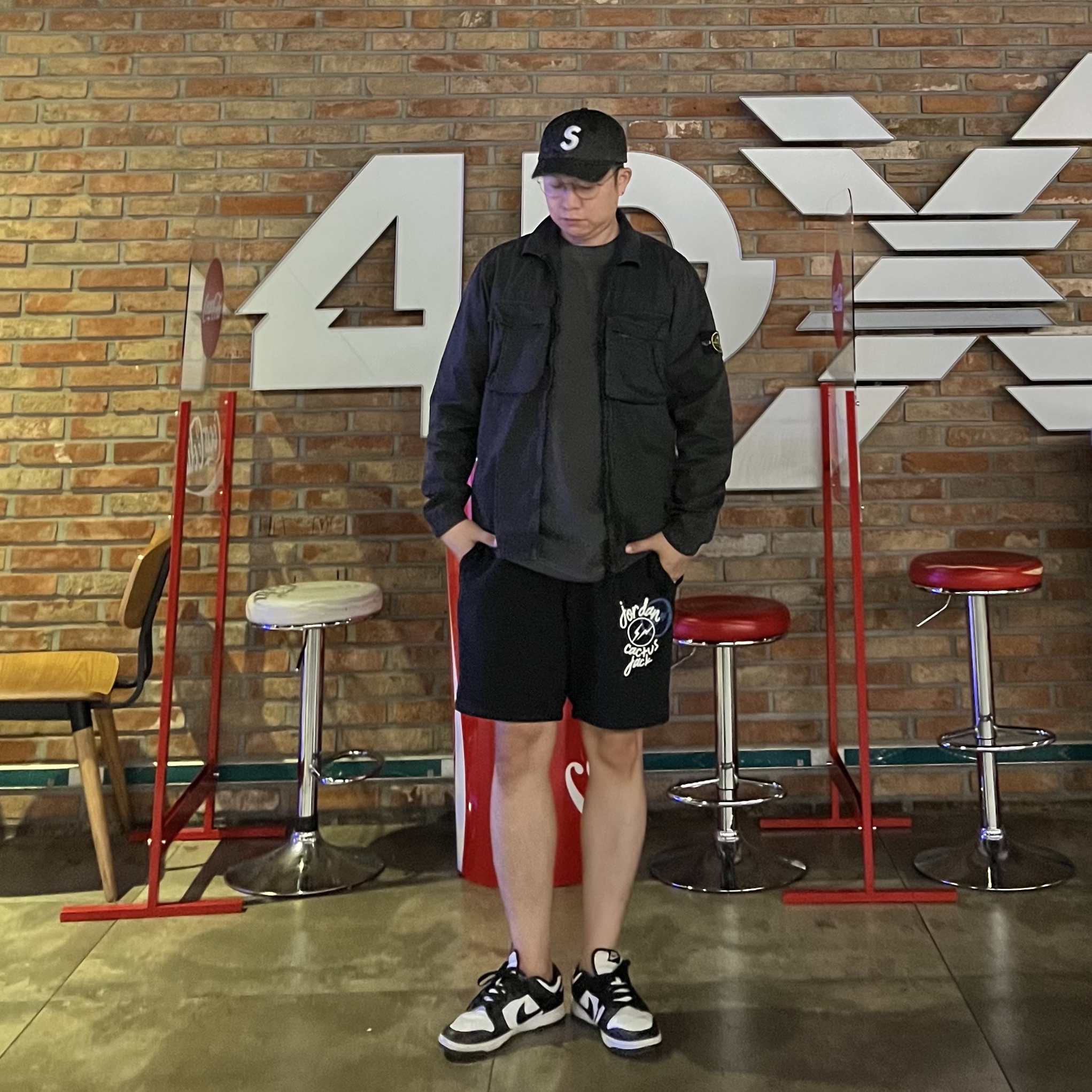 Supreme Kevlar Denim S Logo 6-Panel Black - 22SS, Stone Island 114WN T.CO+OLD Overshirt Steel Grey - 22SS 착용 스타일
