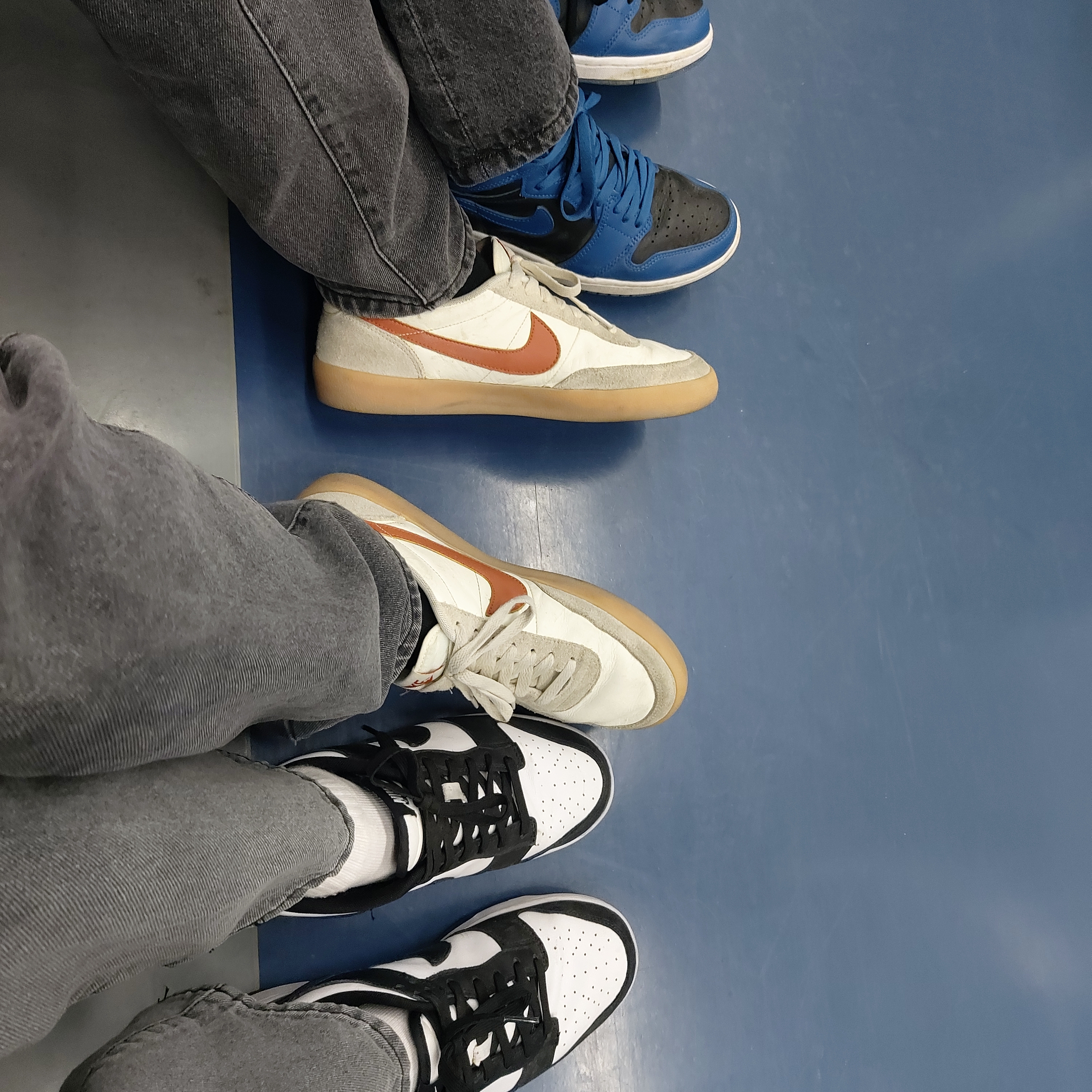 Jordan 1 Retro High OG Dark Marina Blue, Nike Dunk Low Retro Black 착용 스타일