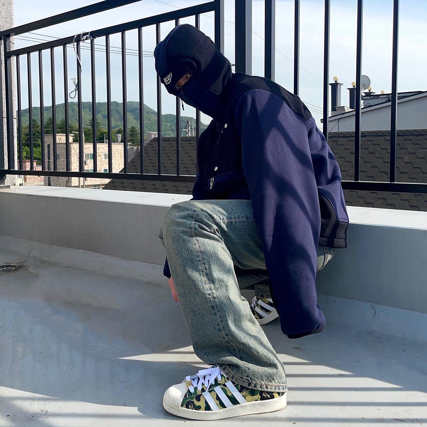 Adidas x BAPE Superstar 80s Green Camo 착용 스타일