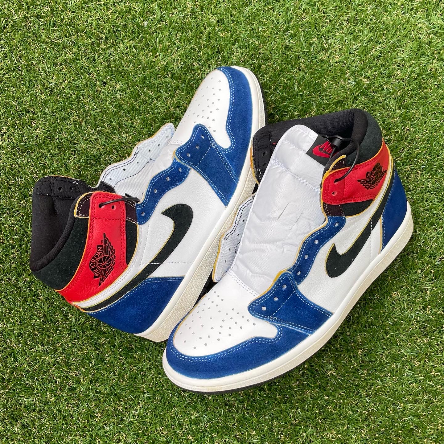 Jordan 1 Retro High OG Light Smoke Grey 착용 스타일 - 2